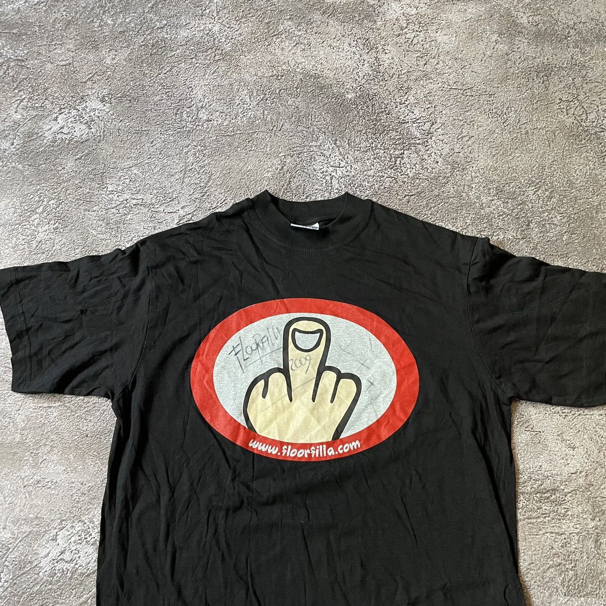 Vintage Vintage Y2K Graphic Tee Funny Middle Finger Logo Streetwear Size US M / EU 48-50 / 2 - 1 Thumbnail