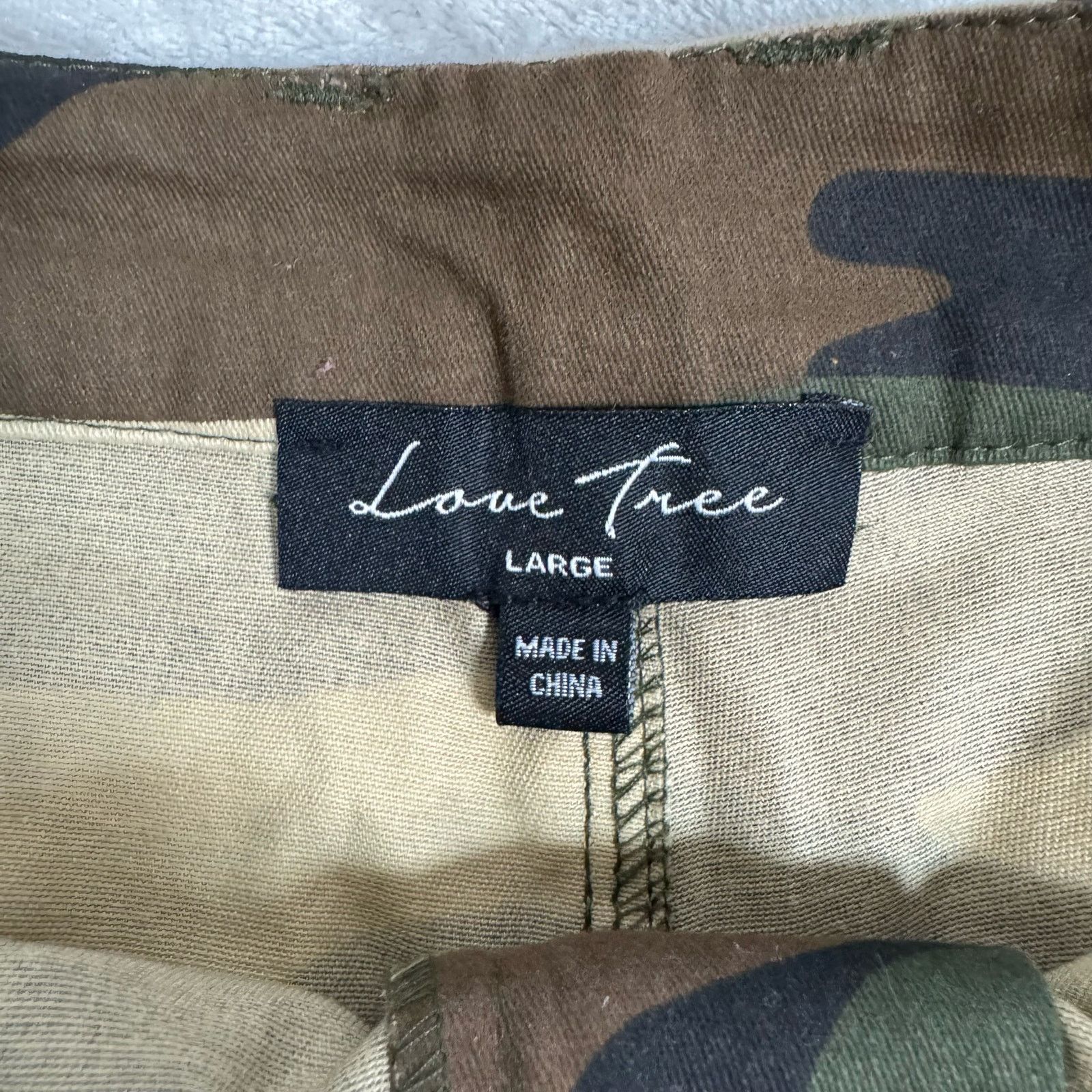 Unknown London Love Tree Camo Cargo High Waist Shorts Women’s Size Large L Size 32" / US 10 / IT 46 - 4 Thumbnail