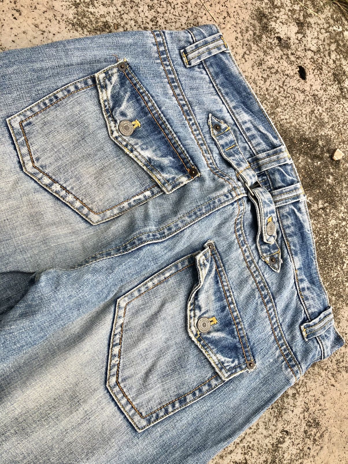 Global Work TWIST BUCKLE BACK DISTRESSED DENIM Size US 33 - 6 Thumbnail