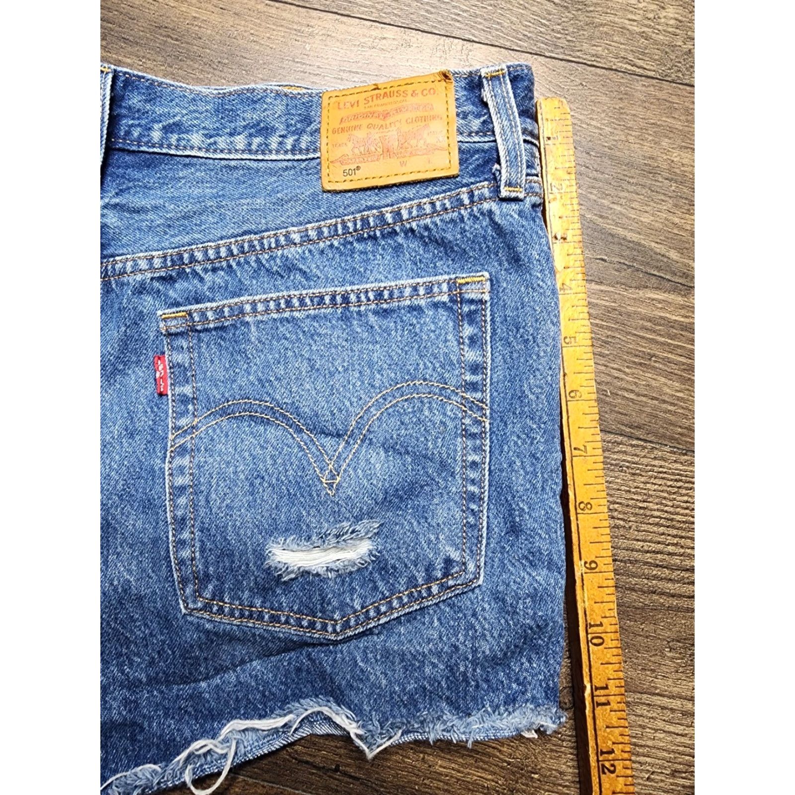 Levi's VINTAGE Levi's 501 Original Cut-Off Denim Shorts Women Size 31 Festival 90s Casual Blue Size 24" / US 00 / IT 34 - 3 Thumbnail