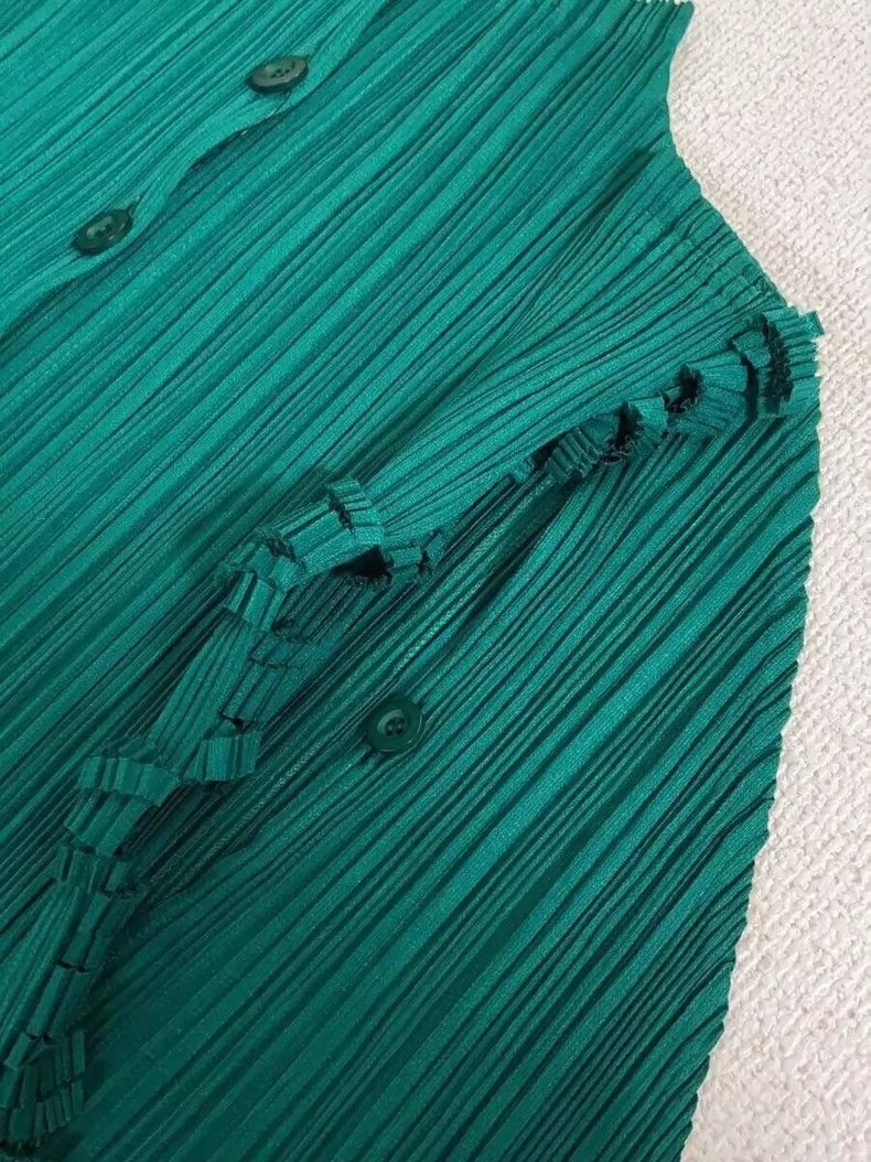Issey Miyake Issey Miyake Irregular-shaped pleated top Size L / US 10 / IT 46 - 3 Thumbnail