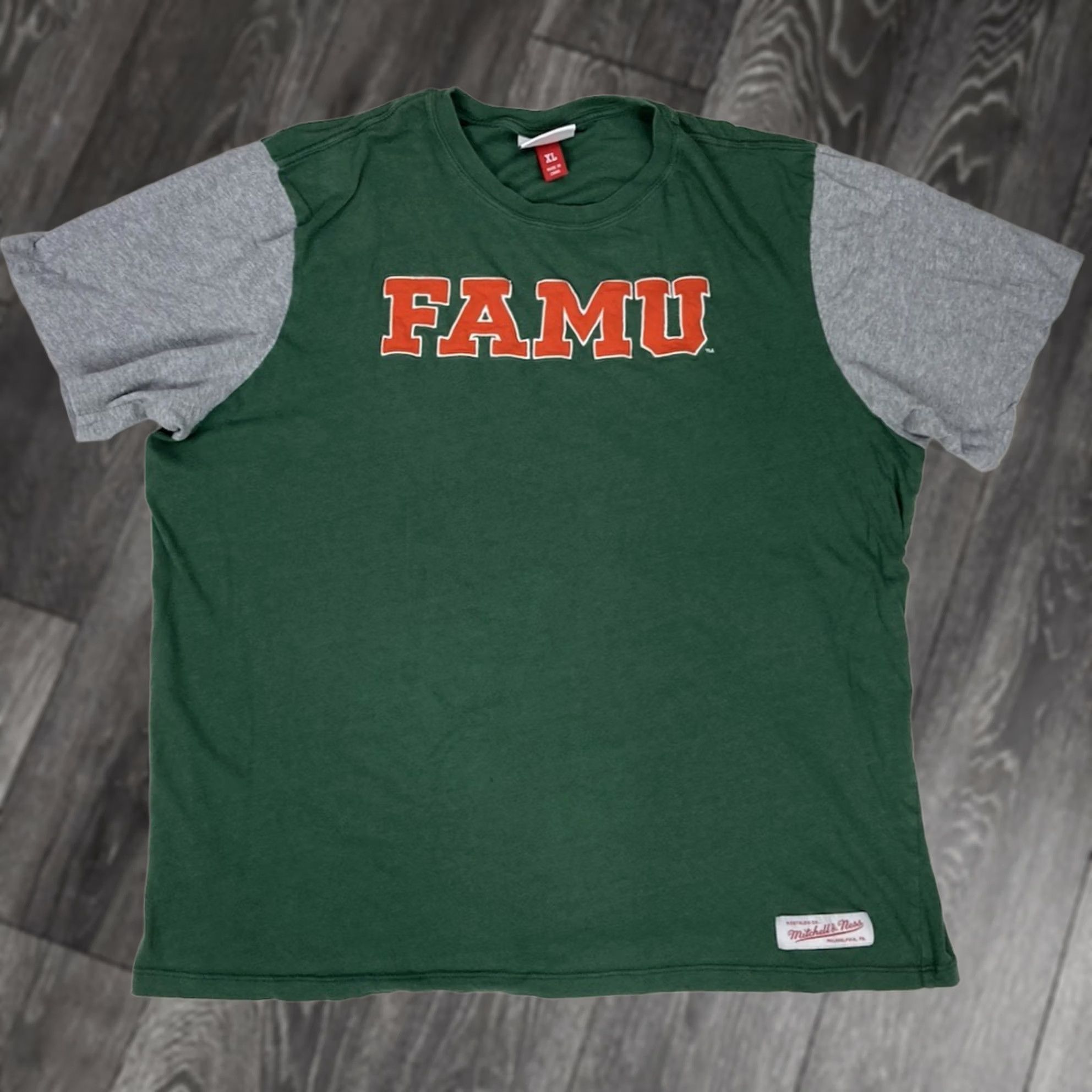Mitchell & Ness Mitchell & Ness FAMU Florida A&M University Graphic T-shirt Men XL Short Sleeve Crew Neck Green Embroidered Logo Vintage Sports University 90s Mens Size US XL / EU 56 / 4 - 1 Thumbnail