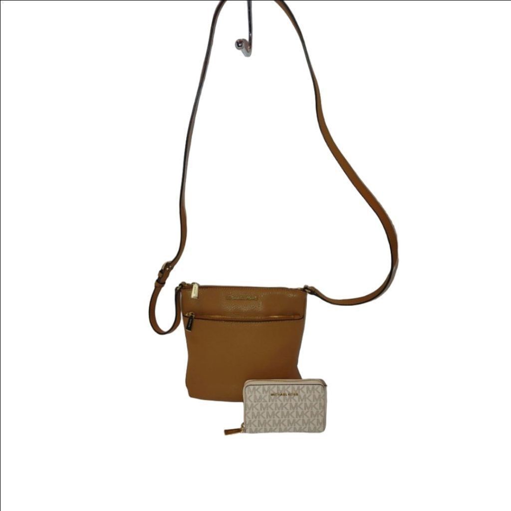 Michael Kors Riley Leather Crossbody Bag With Jet Set Wallet in Brown, Women's