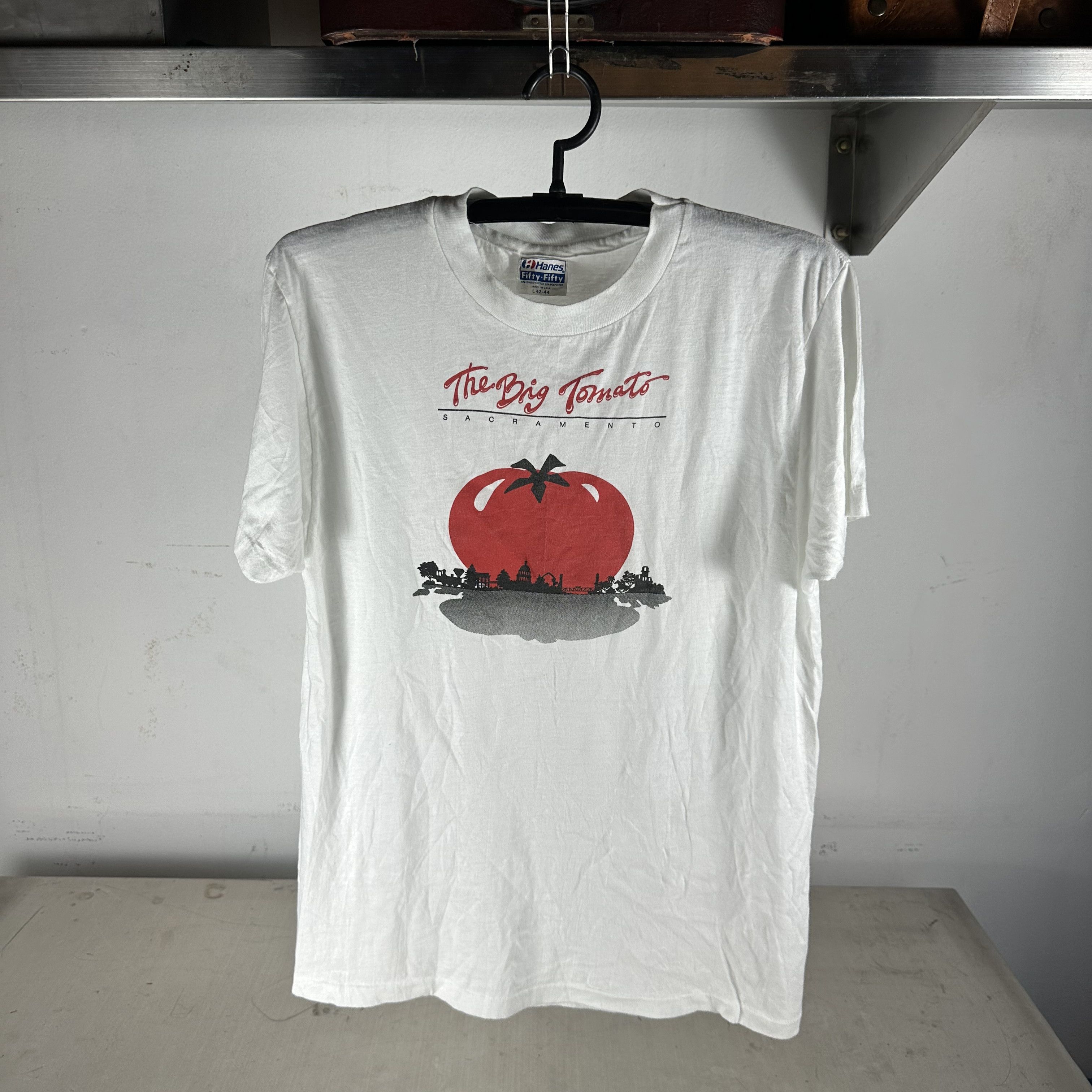 Vintage Vintage 80s Sacramento The Big Tomato Graphic T-Shirt Size US M / EU 48-50 / 2 - 1 Thumbnail