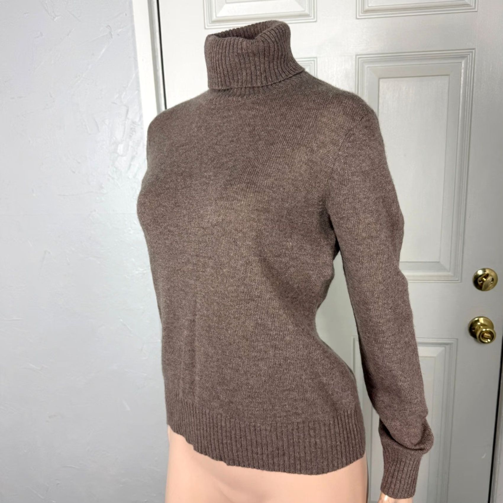 Vintage Meaghan Mac Sweater Womens S Brown Women Turtle Neck Cashmere Knit Size S / US 4 / IT 40 - 2 Thumbnail