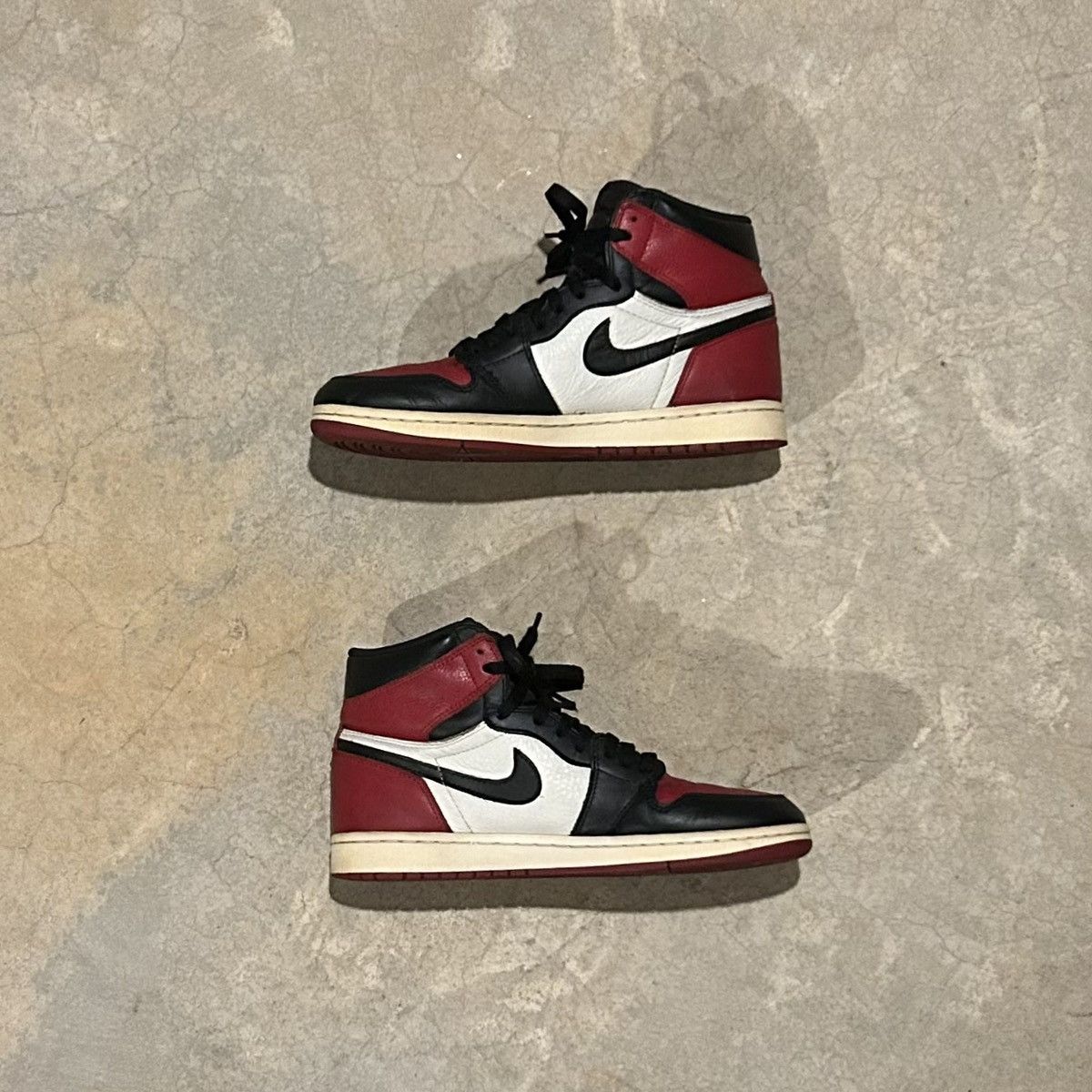 Jordan Brand × Nike Air Jordan 1 Retro High OG Bred Toe 2018 US 8 Size US 8 / EU 41 - 3 Thumbnail