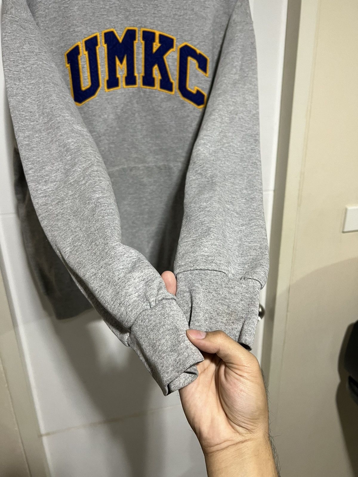 Champion Champion "UMKC" Vintage Hoodie Size US L / EU 52-54 / 3 - 7 Thumbnail