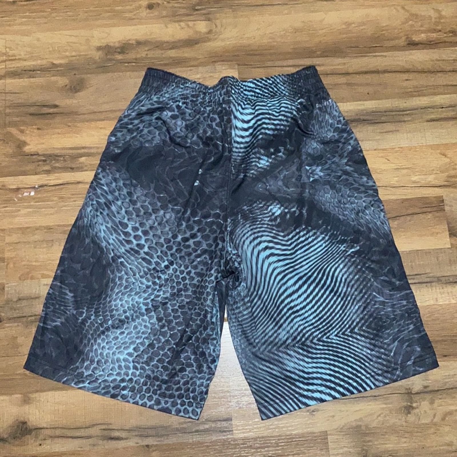 Nike 2010 Nike Kobe Snake Skin Dri-Fit Shorts Size US 28 / EU 44 - 5 Thumbnail