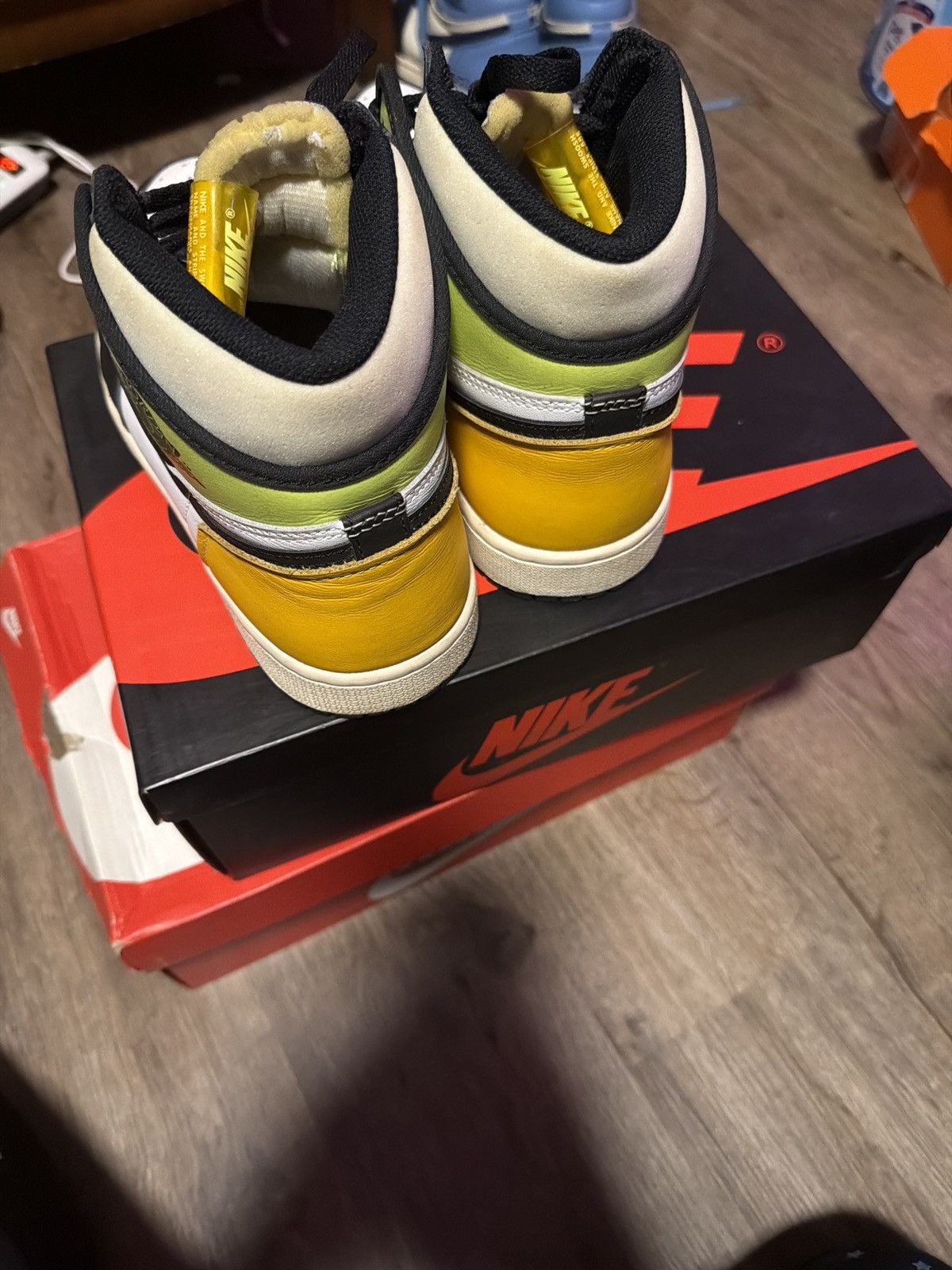 Jordan Brand Jordan 1 High Volt Size US 9 / EU 42 - 3 Thumbnail