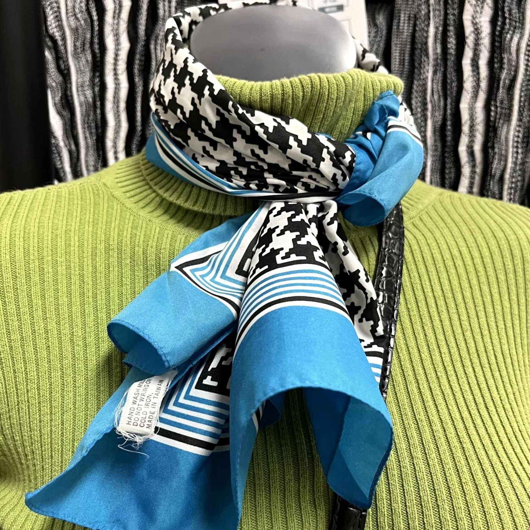 Vintage VINTAGE Square Scarf Womens One Size Blue Houndstooth Check Water Repellent Neck Wrap Size ONE SIZE - 3 Thumbnail