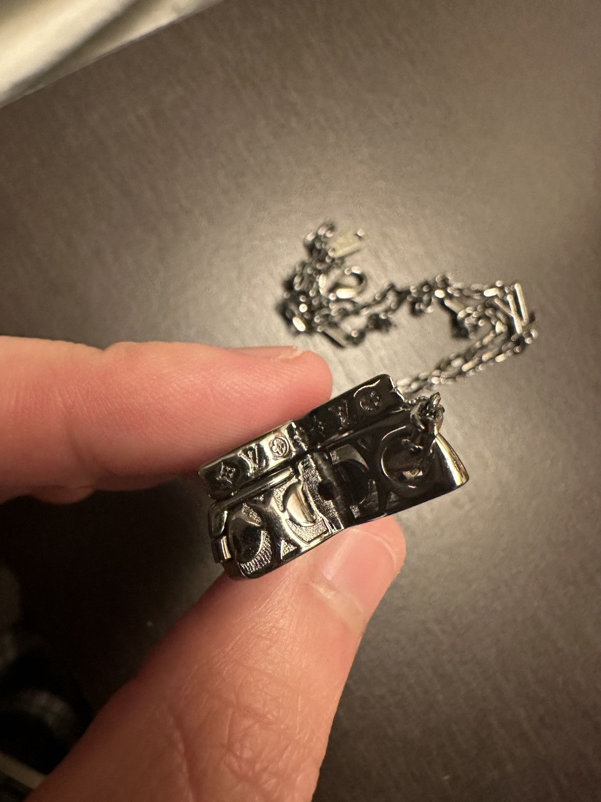 Louis Vuitton Louis Vuitton Flower Locket Necklace (Sold Out) Size ONE SIZE - 8 Thumbnail