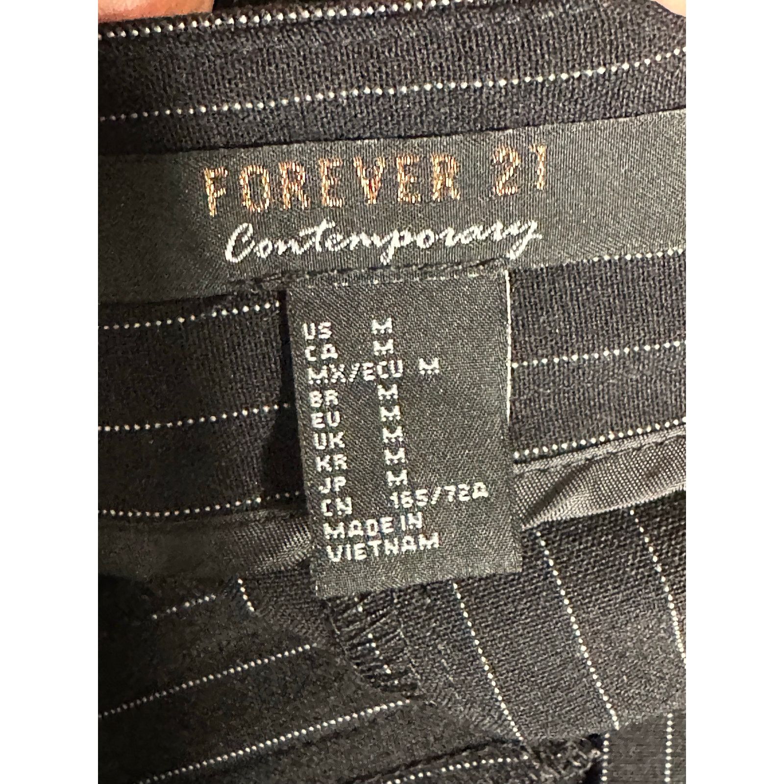 Forever 21 Forever 21 black white pinstripe pleated pants size Medium Size 30" / US 8 / IT 44 - 3 Thumbnail