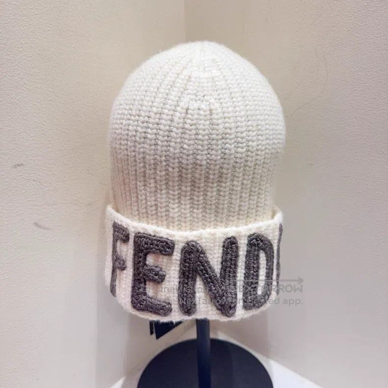 Fendi Fendi Beanie Size ONE SIZE - 1 Thumbnail
