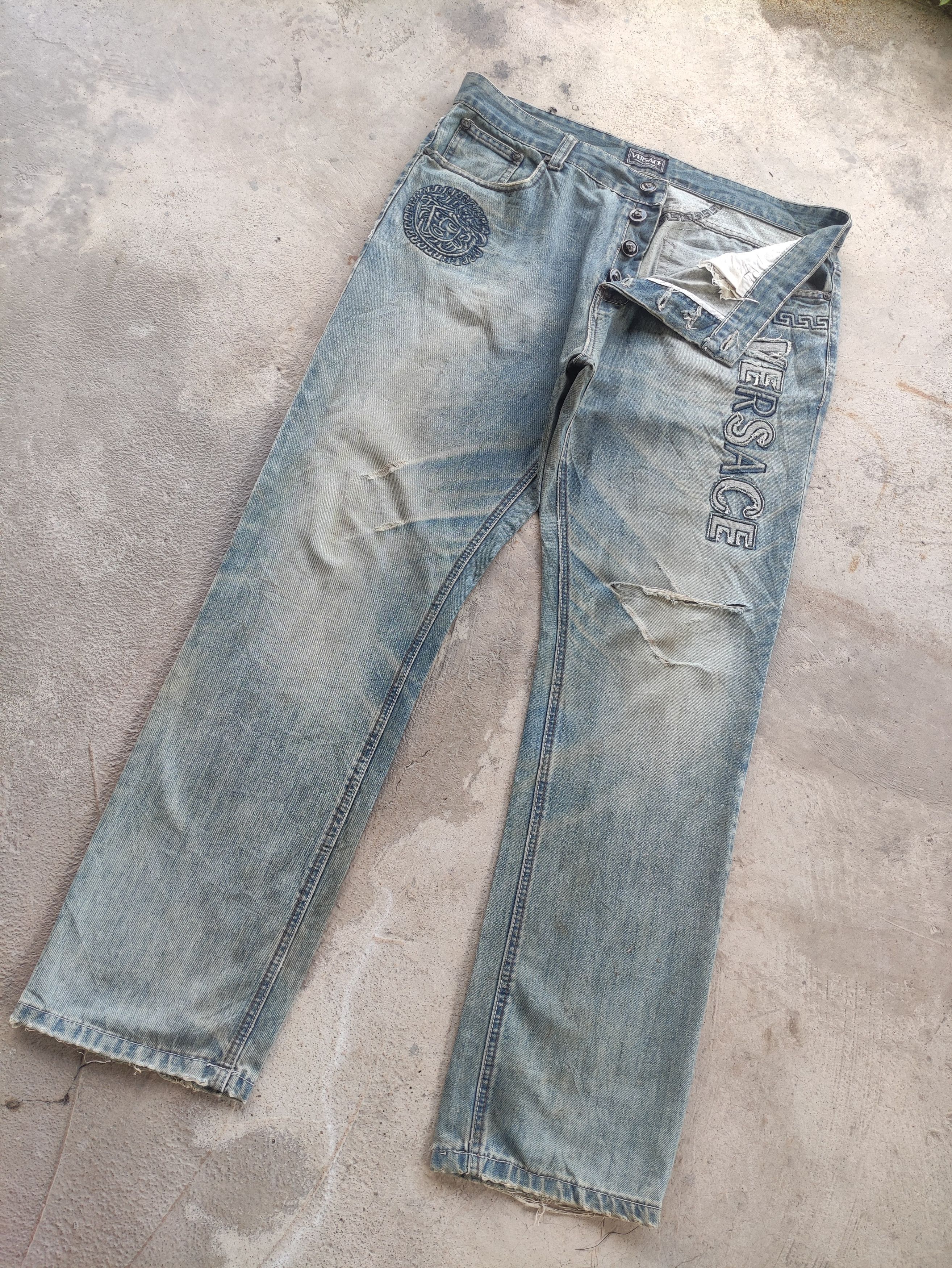 Versace Vintage Versace Button Jean Distressed Faded Denim Size US 40 / EU 56 - 3 Thumbnail
