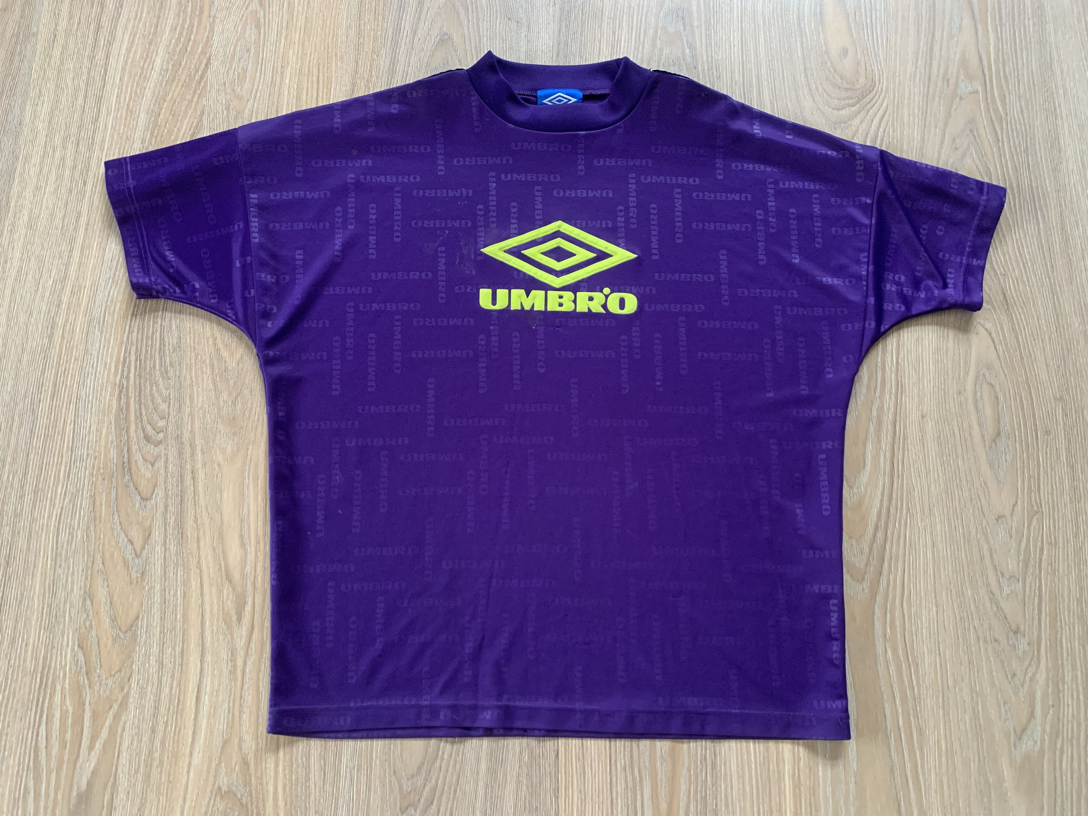 Umbro Umbro Vintage Monogram Football Soccer T Shirt Jersey Size US L / EU 52-54 / 3 - 3 Thumbnail
