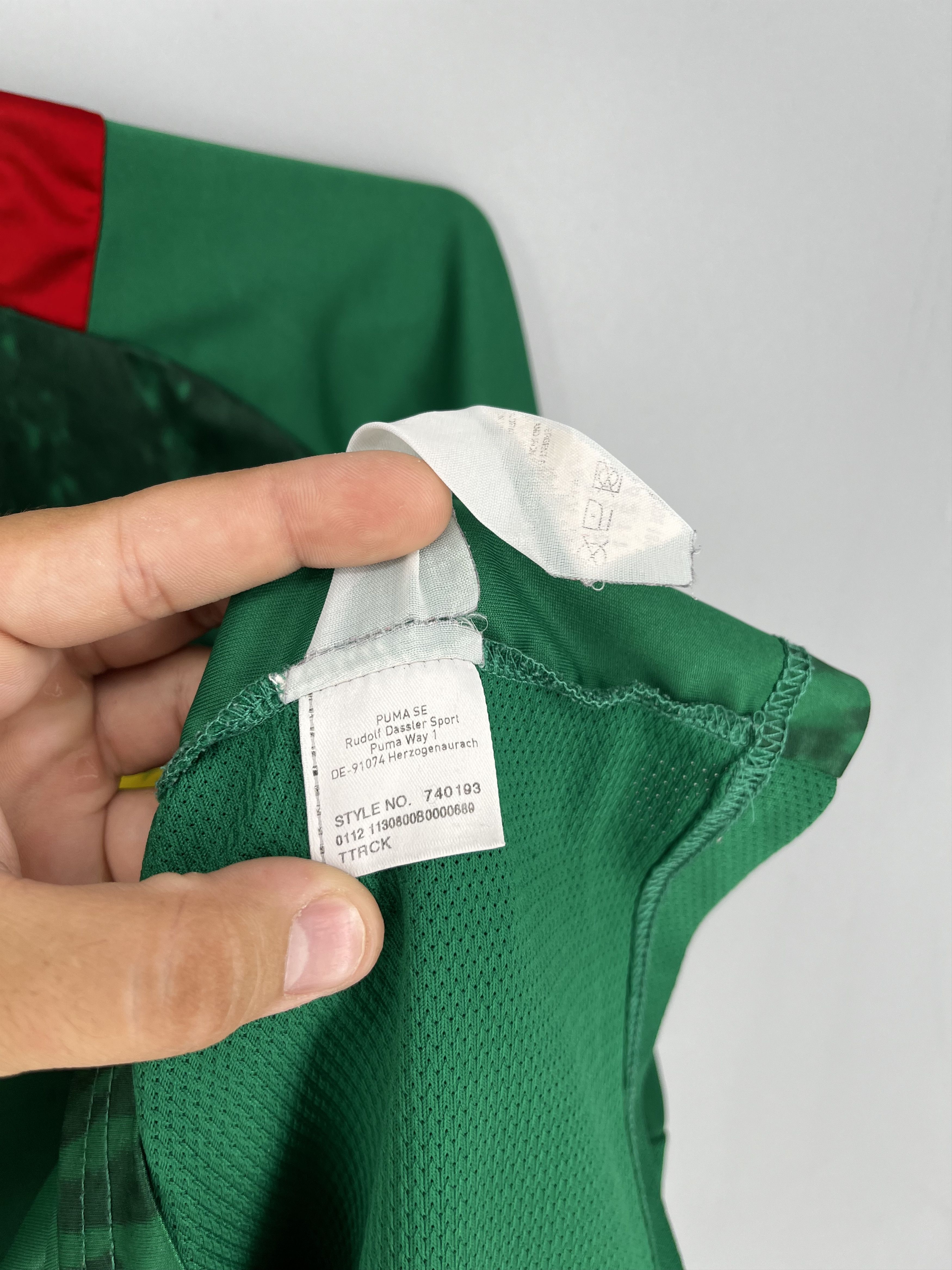Puma CAMEROON 2012 2013 NATIONAL TEAM HOME FOOTBALL SHIRT SOCCER Size US M / EU 48-50 / 2 - 10 Thumbnail