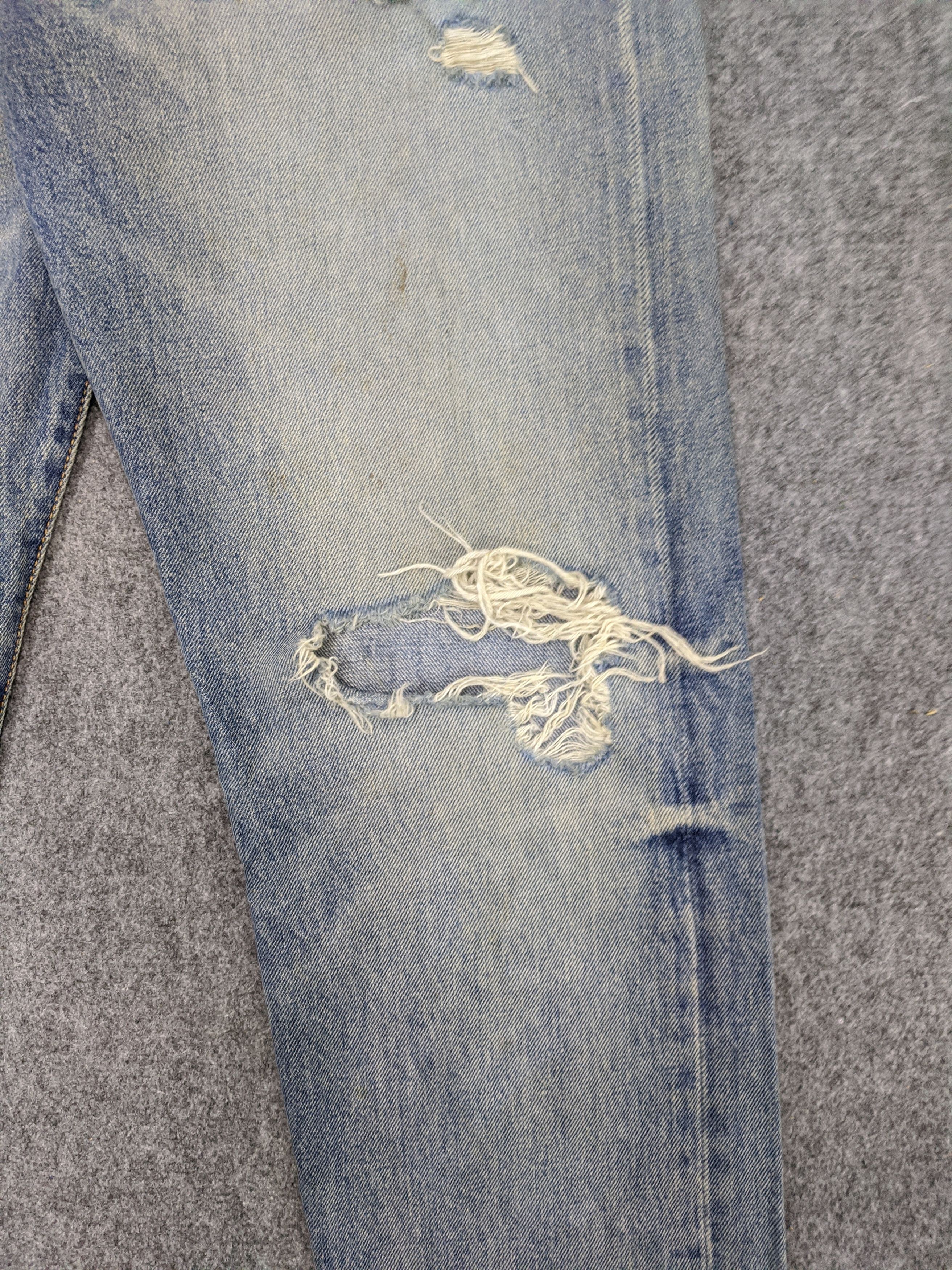 Levi's × Vintage Vintage Distressed Levis 501 Faded Blue Jeans 33x33 Size US 33 - 13 Thumbnail