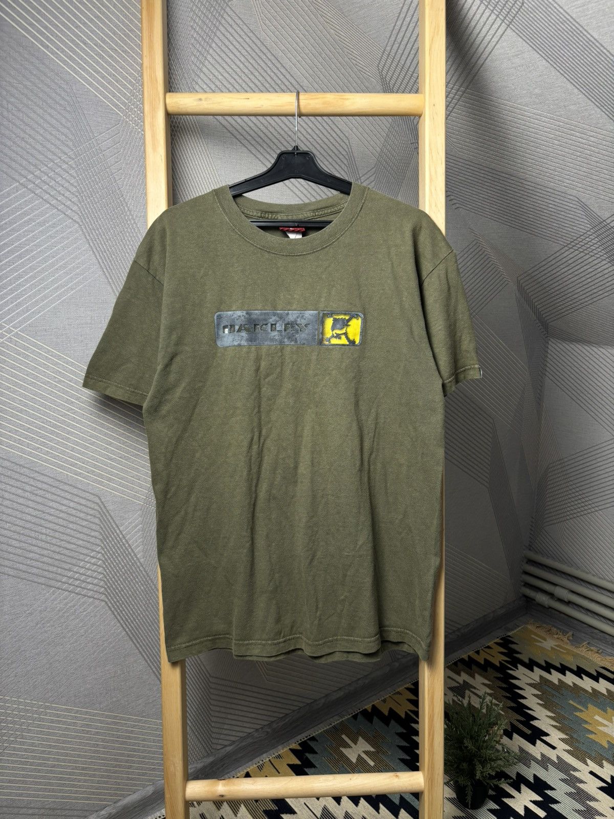 Oakley Vintage Oakley Big Logo T-shirt red tab Size US L / EU 52-54 / 3 - 14 Thumbnail