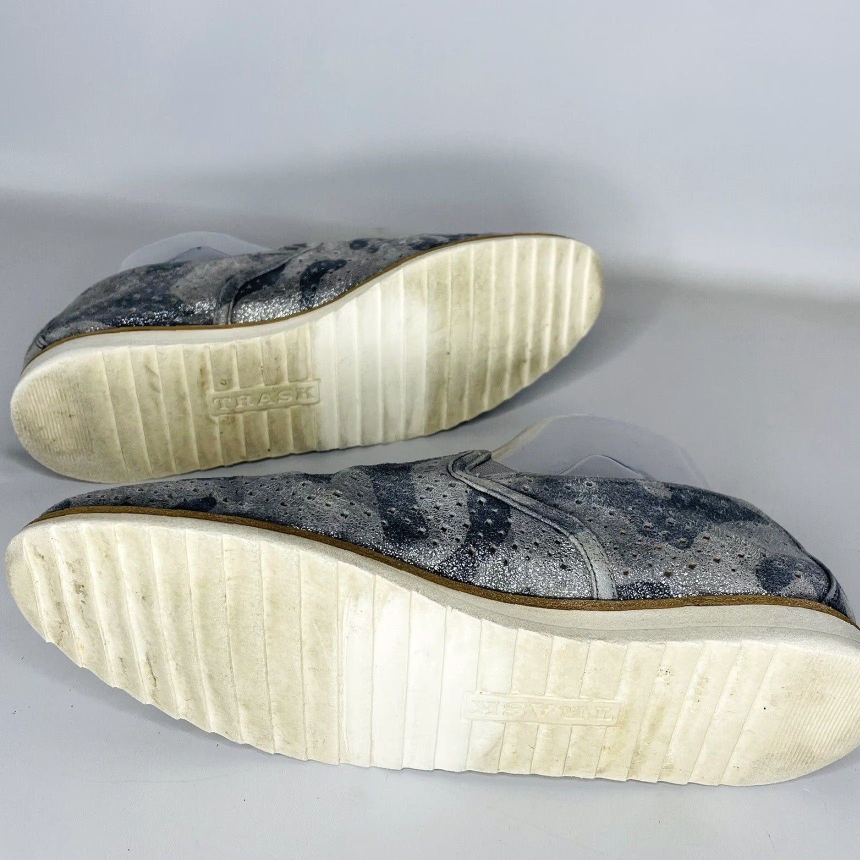 Vintage Trask Andi Perforated Metallic Suede Loafer Flats in Pewter Camo Size 8 Comfort Women Loafer Flat Slip On Leather Round Toe Camouflage Camo 8 Mens? Size US 8 / IT 38 - 6 Thumbnail