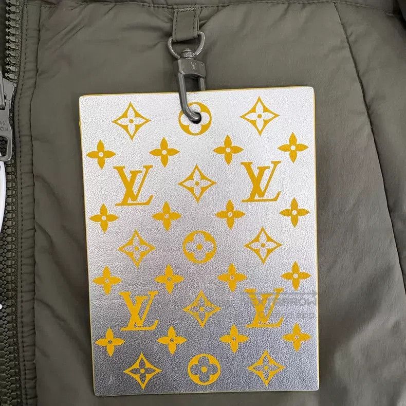 Louis Vuitton Louis Vuitton Green dark grain full-print reversible down Size US S / EU 44-46 / 1 - 8 Thumbnail