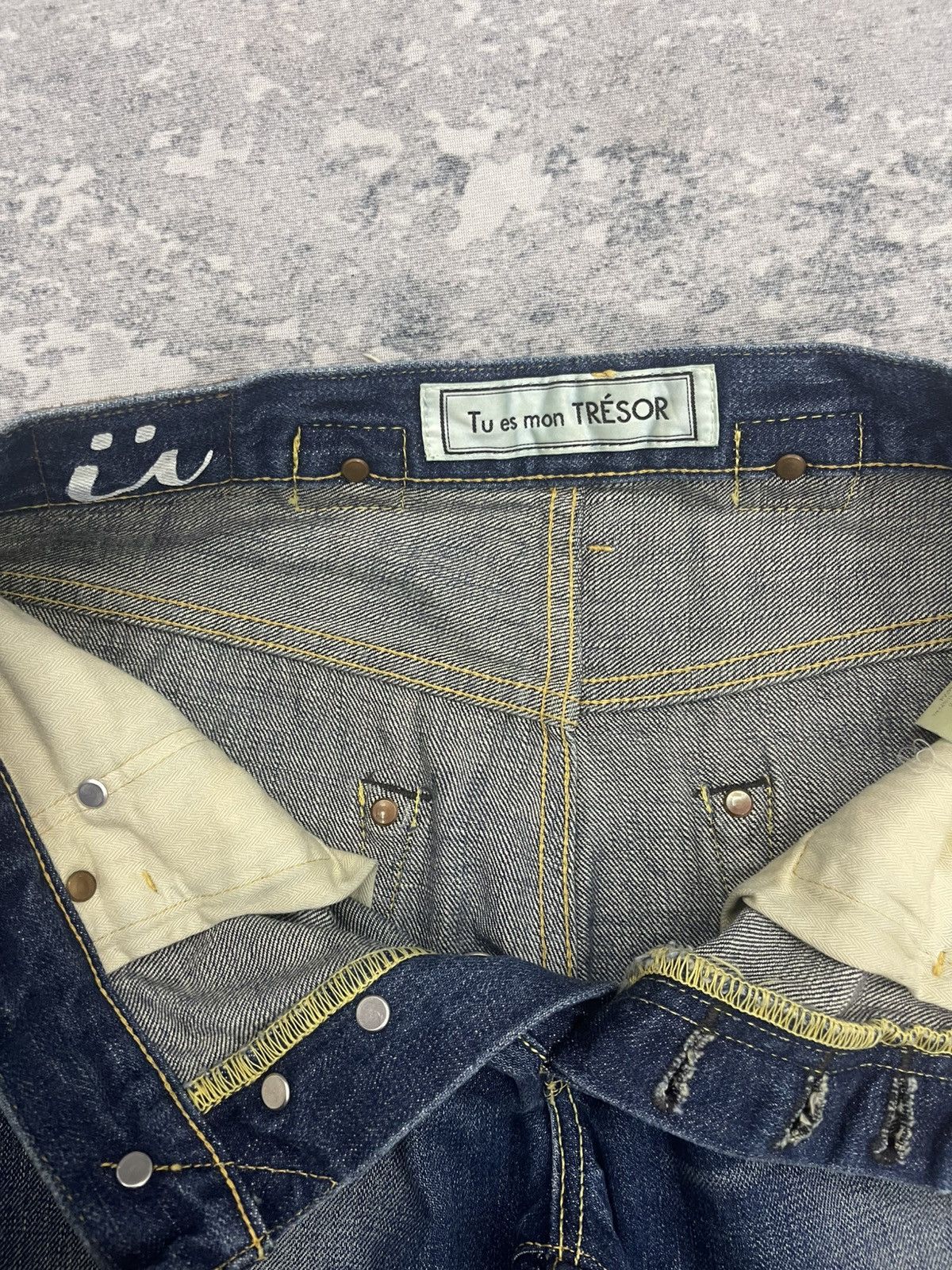 Japanese Brand Tu Es Mon Trésor Selvedge Fly Button Distressed Denim Size US 28 / EU 44 - 9 Thumbnail