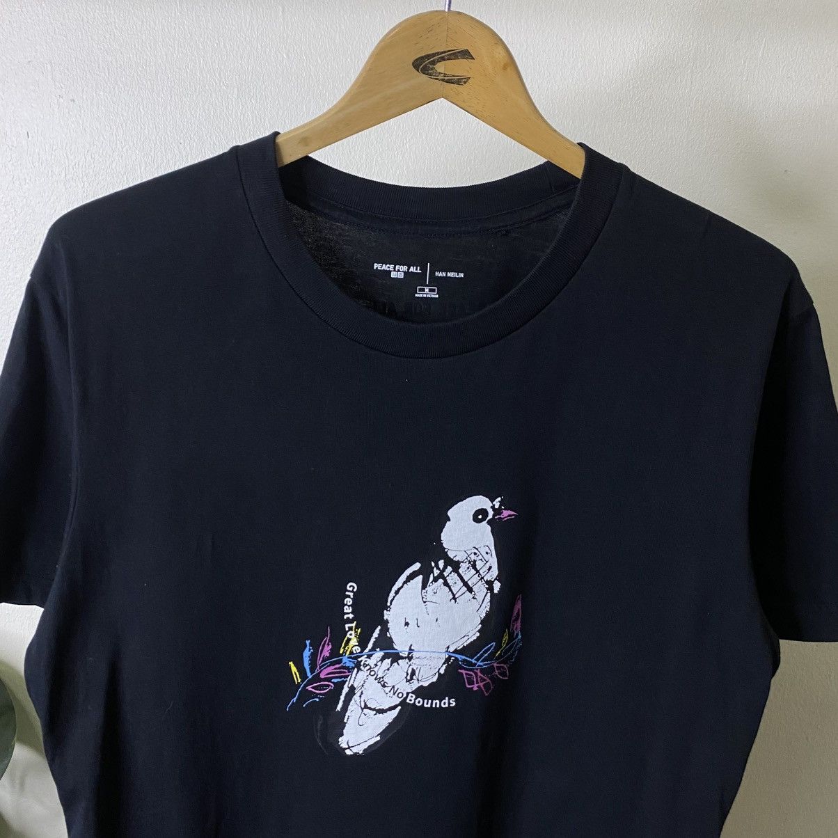 Uniqlo PEACE FOR ALL T-shirt Dove graphic by artist Han Meilin Tee Size US M / EU 48-50 / 2 - 2 Thumbnail