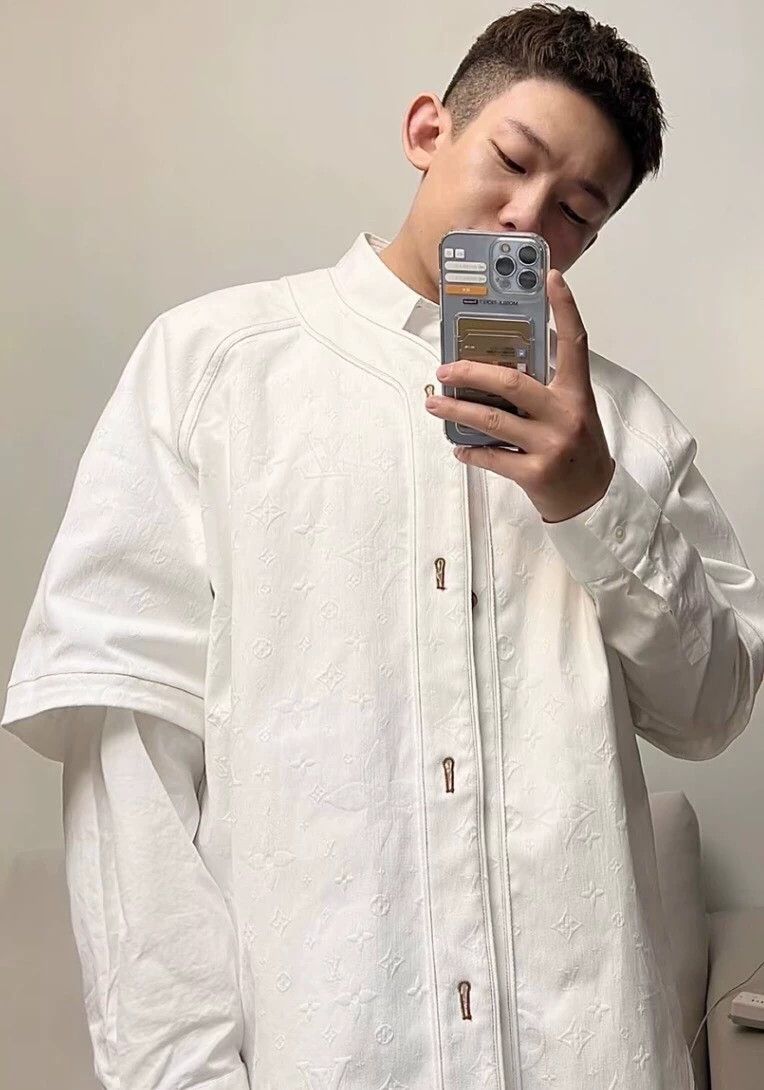 Louis Vuitton Louis Vuitton White logo embossed cotton single breasted s Size US L / EU 52-54 / 3 - 8 Thumbnail