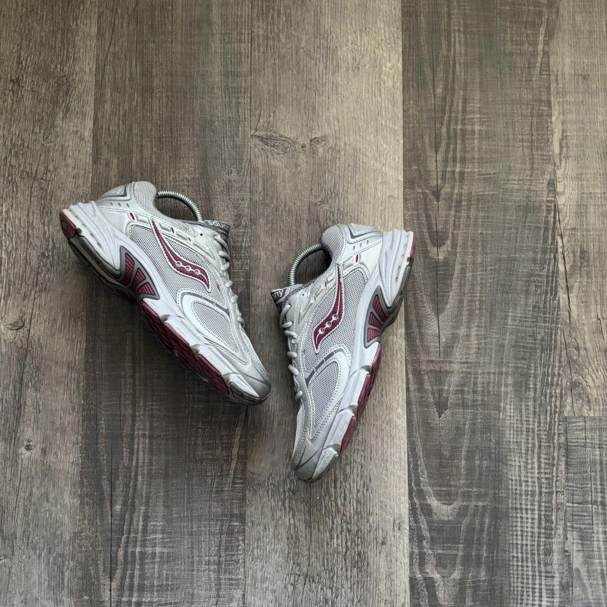 Saucony SAUCONY • WMNS Prestige TR (8M) Size US 8 / EU 41 - 10 Thumbnail