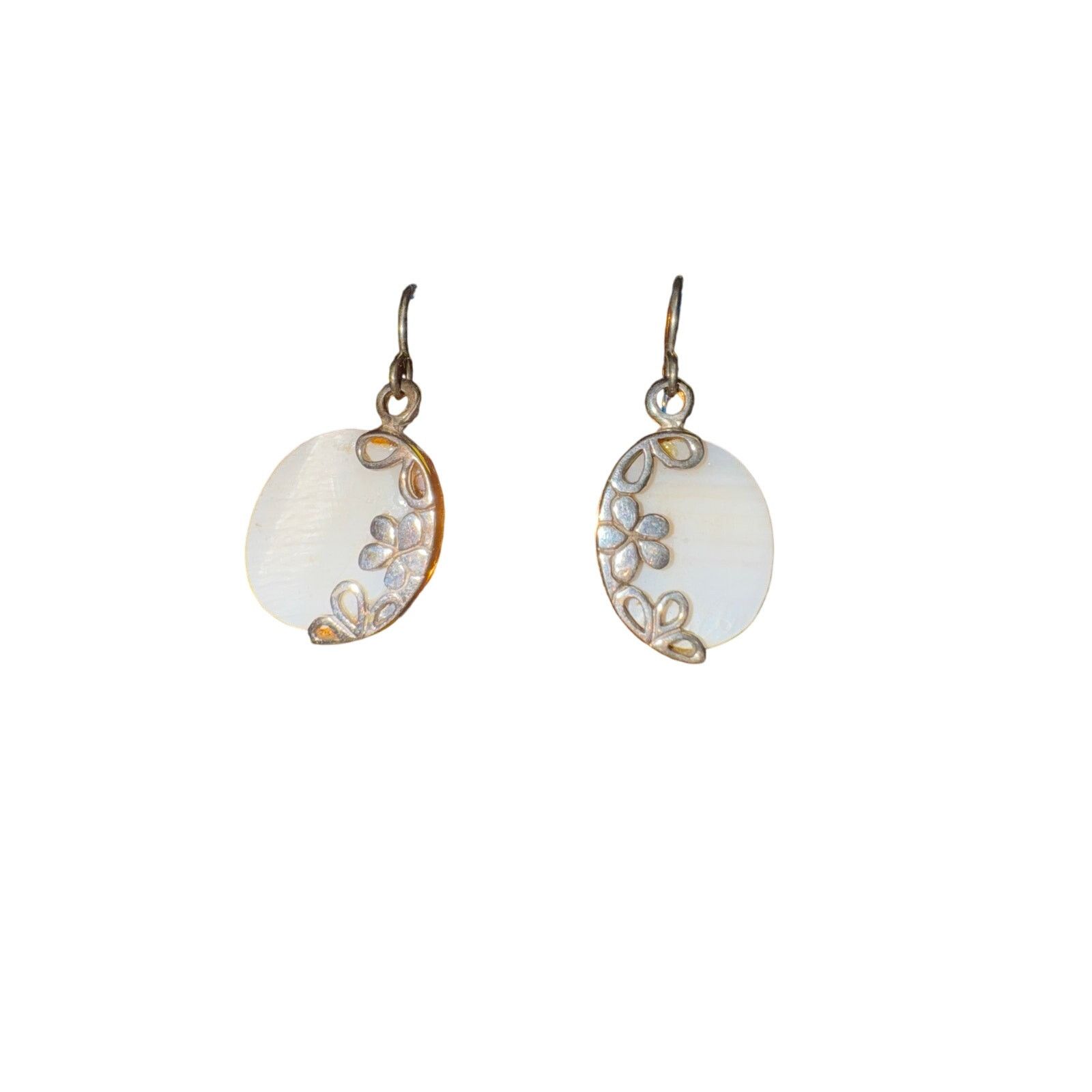 Vintage Earrings /Mother of Pearl / 925 Sterling Silver/Vintage /EUC Size ONE SIZE - 2 Thumbnail