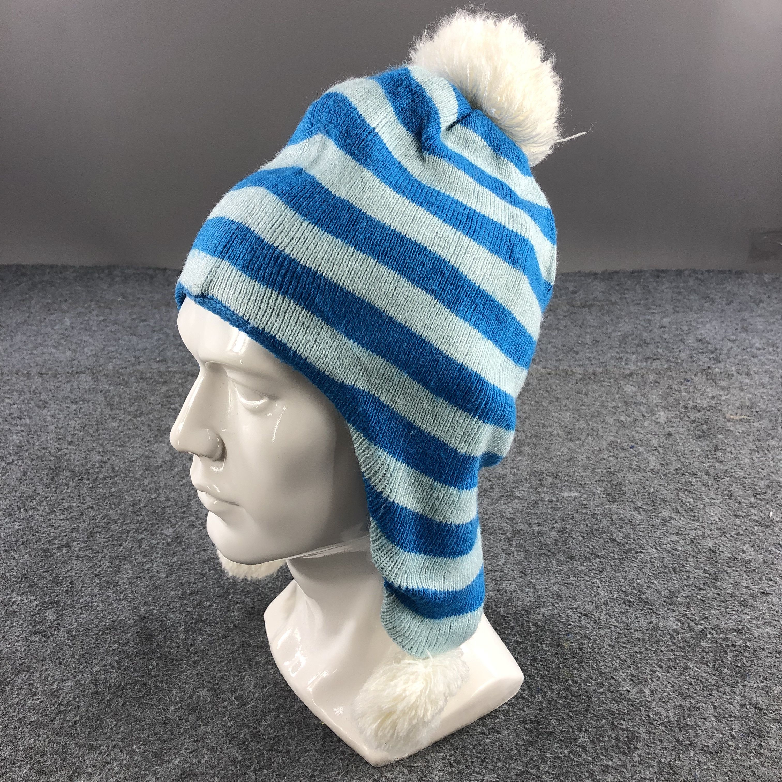 Disney Donald Duck Striped Earflap Bobble Beanie Snowcap B126 Size ONE SIZE - 1 Thumbnail