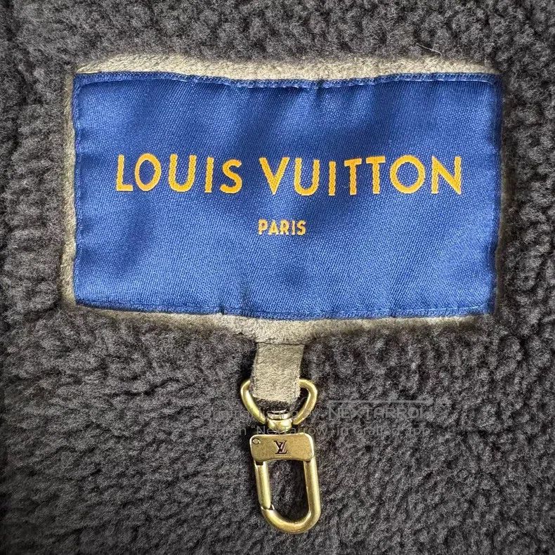 Louis Vuitton Louis Vuitton Printed monogrammed lapel tunic zip-up fur o Size US M / EU 48-50 / 2 - 3 Thumbnail