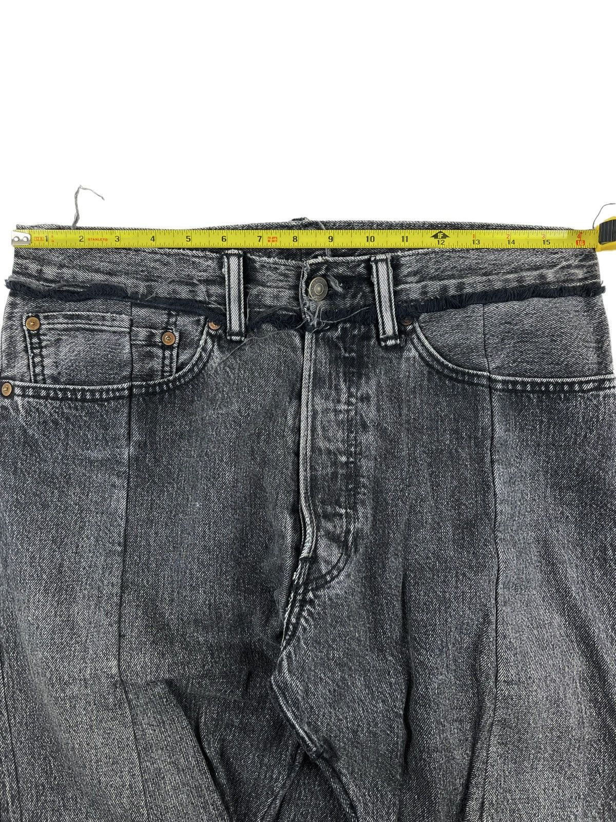 Levi's × Vetements SS17 Vetements Reworked Distressed Levi’s Denim Jeans Size US 32 / EU 48 - 16 Thumbnail