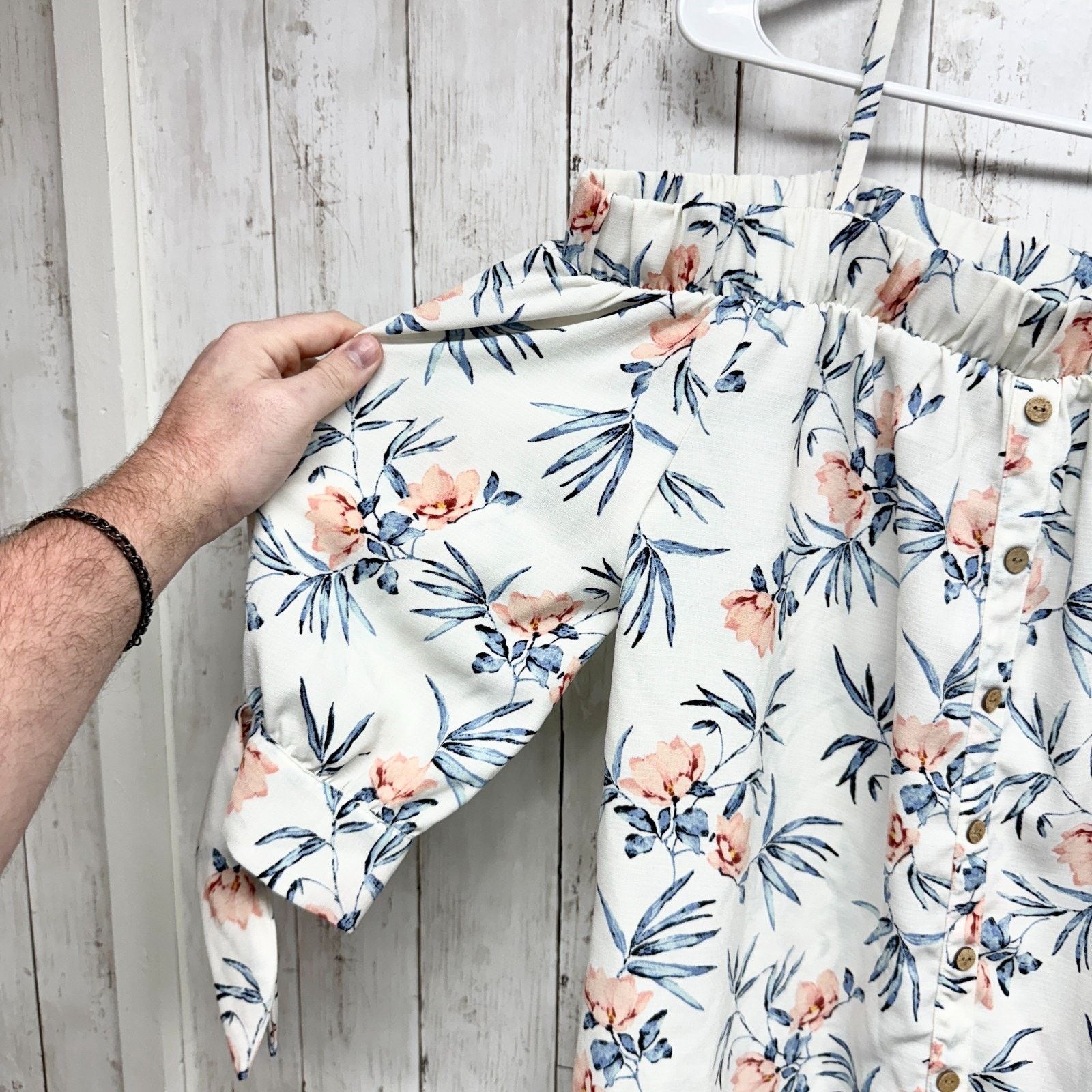 Other iz Byer Blouse Size Medium Button Front Off Shoulder Floral Size M / US 6-8 / IT 42-44 - 2 Thumbnail