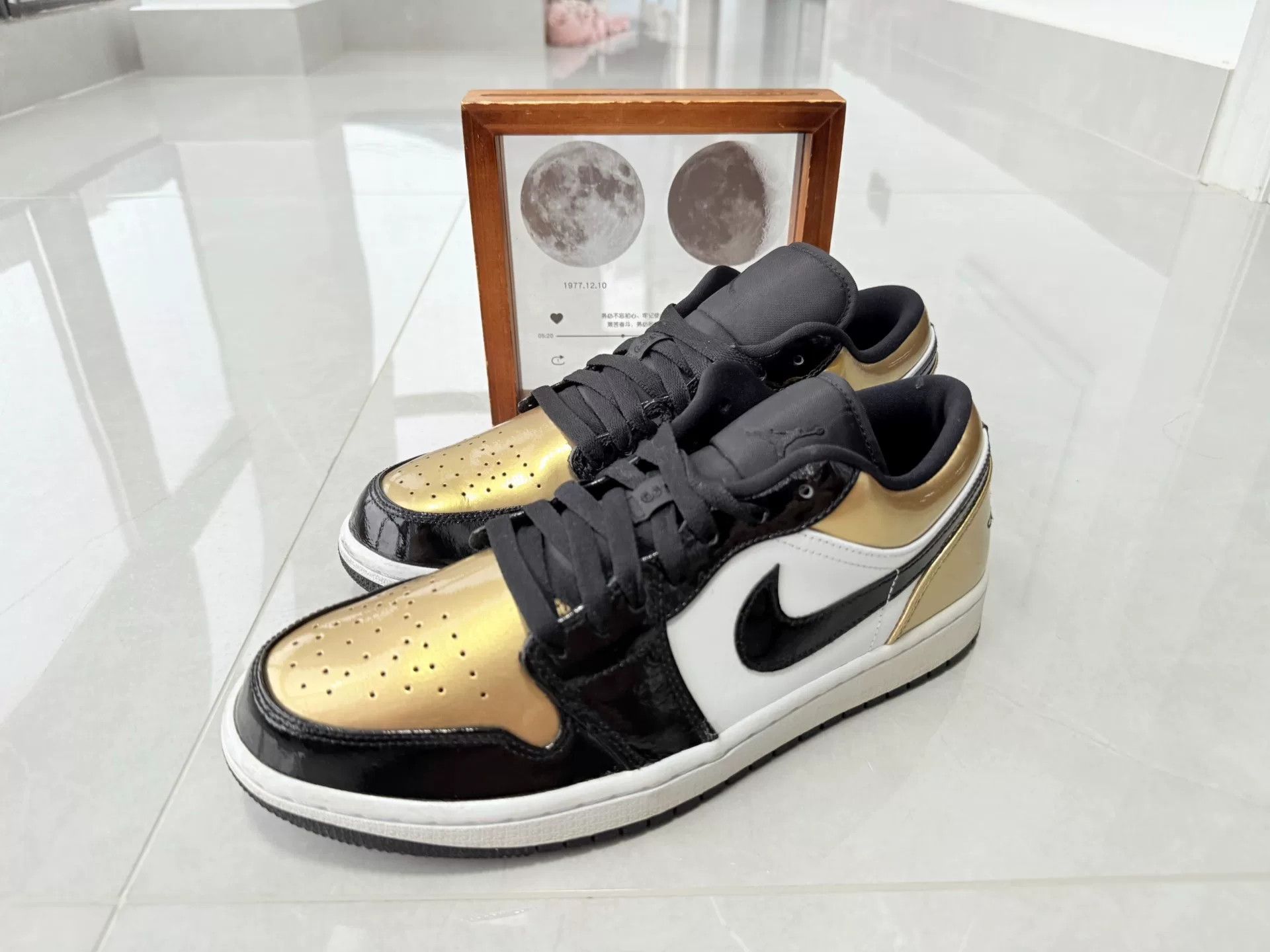 Nike Nike AJ1 Black Lowtop Sneakers 10 Men Size US 10 / EU 43 - 1 Thumbnail