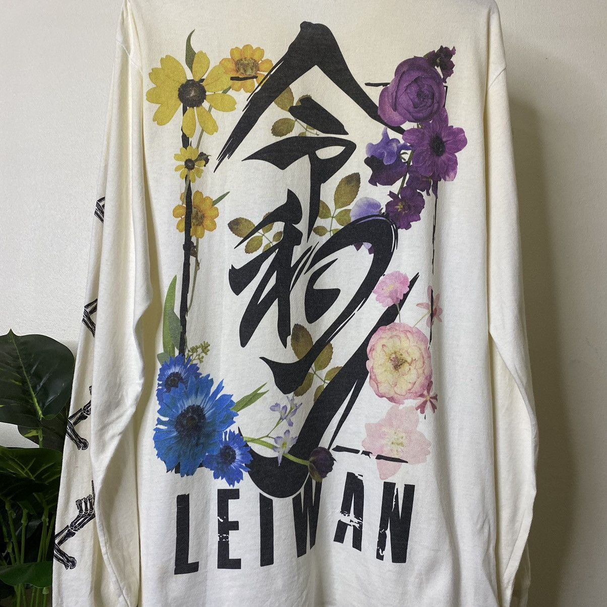 Band Tees × Japanese Brand Comrized x Leiwan Japanese Idol Pop Girl Group Merchandise T Size US L / EU 52-54 / 3 - 2 Thumbnail