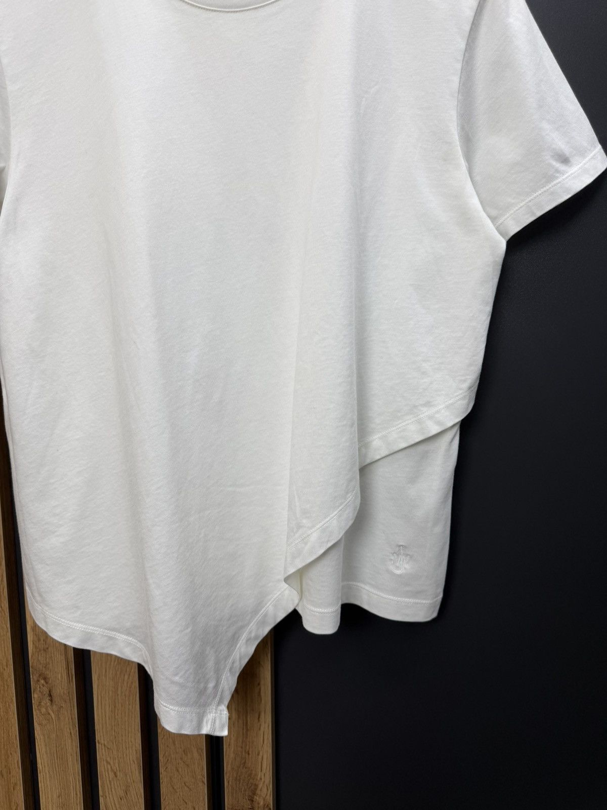 JW Anderson × Uniqlo JW Anderson x Uniqlo Asymmetric Layered T-Shirt White Size M Size M / US 6-8 / IT 42-44 - 5 Thumbnail