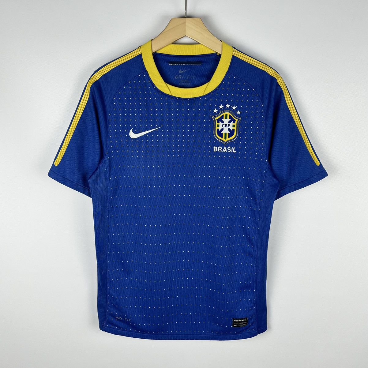 Nike Vintage Nike Brazil Away Soccer Jersey T Shirt 2010/2011 Size US S / EU 44-46 / 1 - 1 Thumbnail