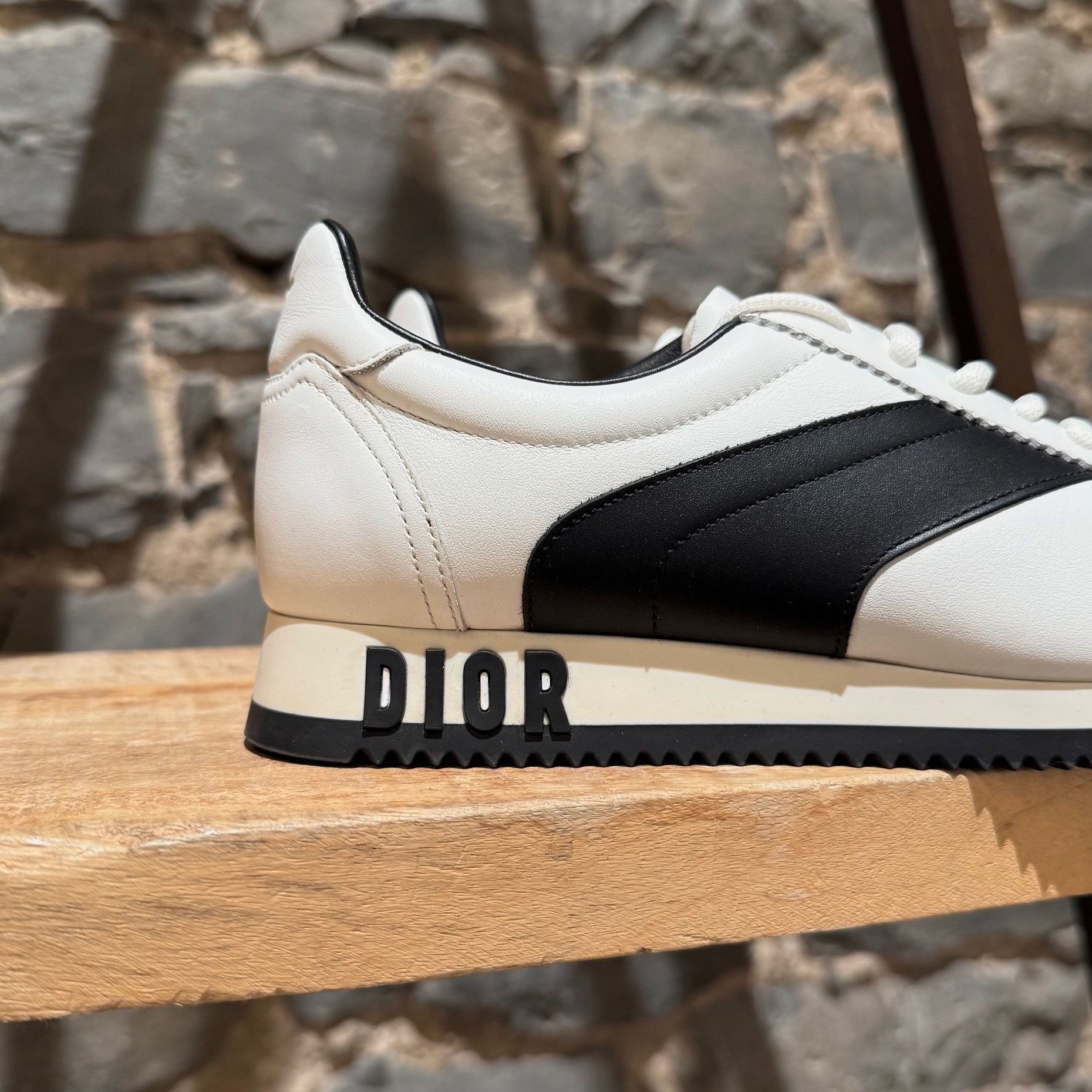 Dior Christian Dior White Leather Diorun Logo Sneakers Size US 5 / IT 35 - 2 Thumbnail