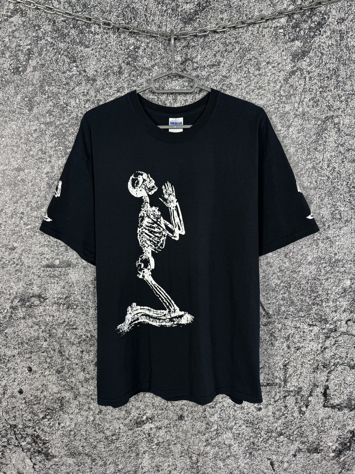 Band Tees Skeleton T-Shirt Praying Graphic Tee Religious Vintage XL Size US XL / EU 56 / 4 - 1 Thumbnail