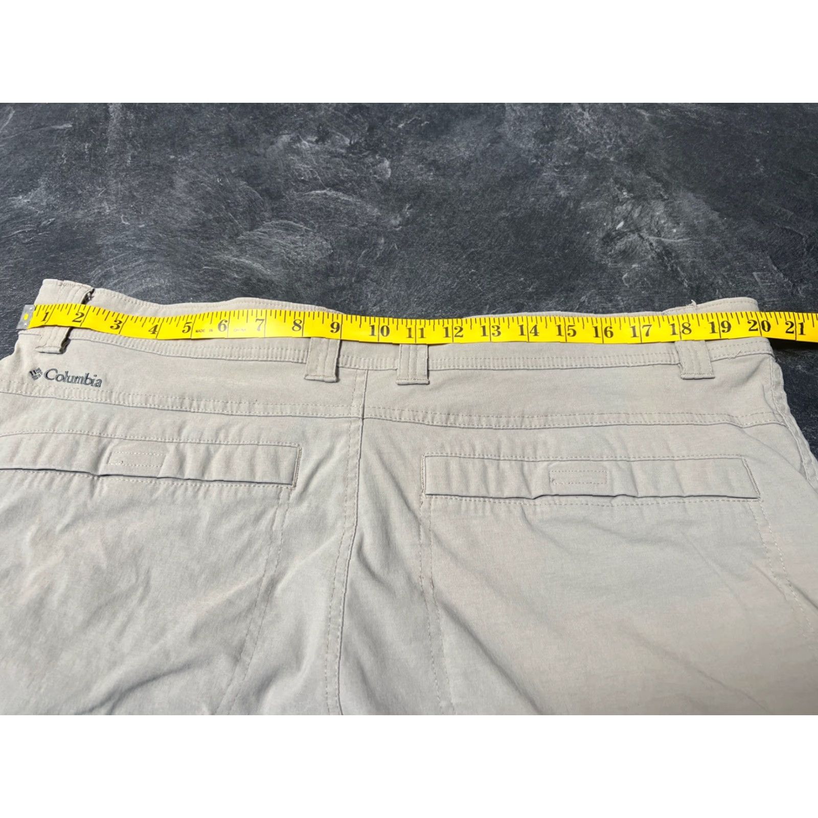Vintage Columbia Cargo Shorts Mens 40 Beige Nylon Cotton Hiking Fishing Multi-Pocket Summer Ventilated UV Protection 10 Inseam Regular Size US 40 / EU 56 - 7 Thumbnail