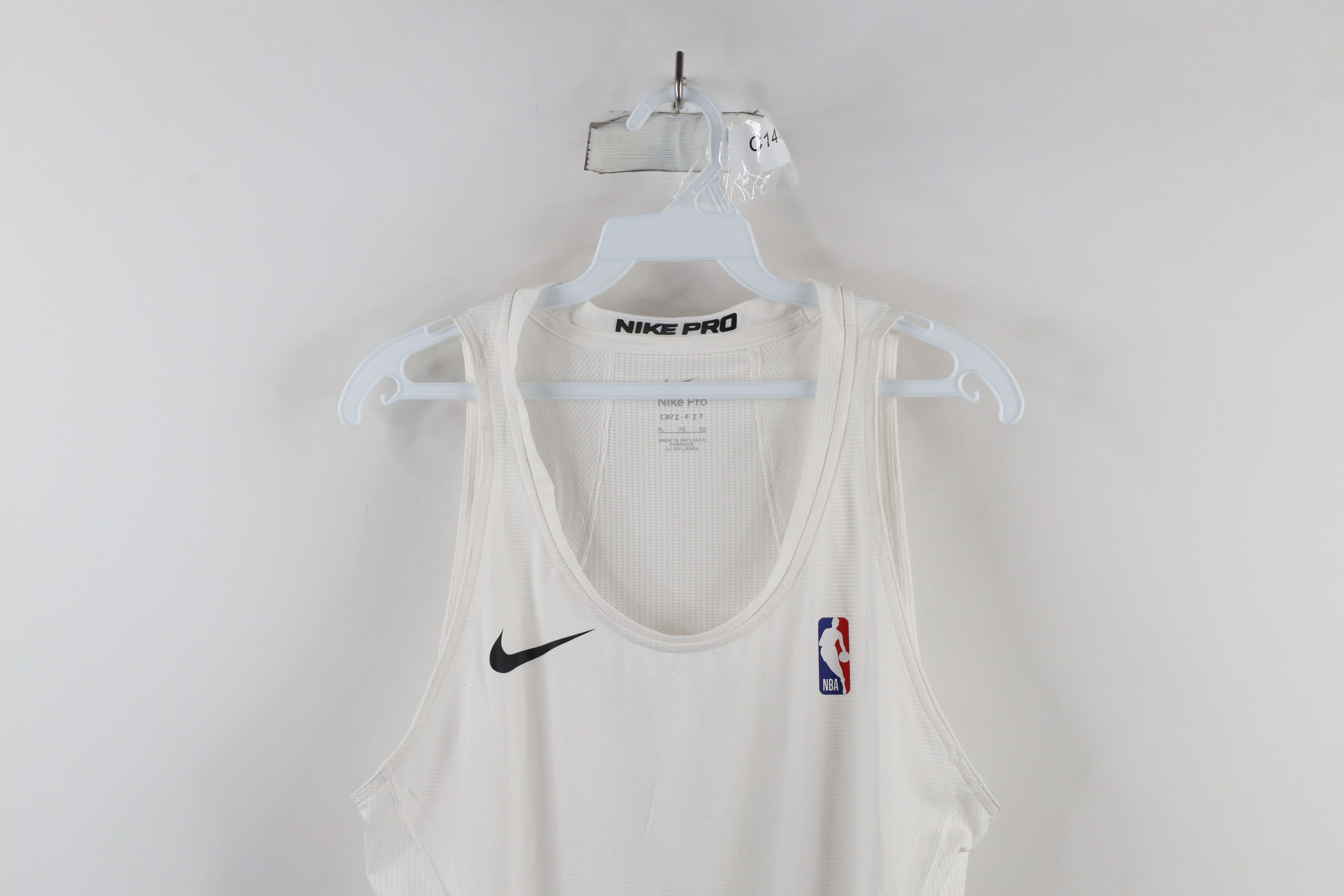 Nike × Vintage Nike Pro Issue Compression Training Tank Top T-Shirt White Size US XL / EU 56 / 4 - 2 Thumbnail