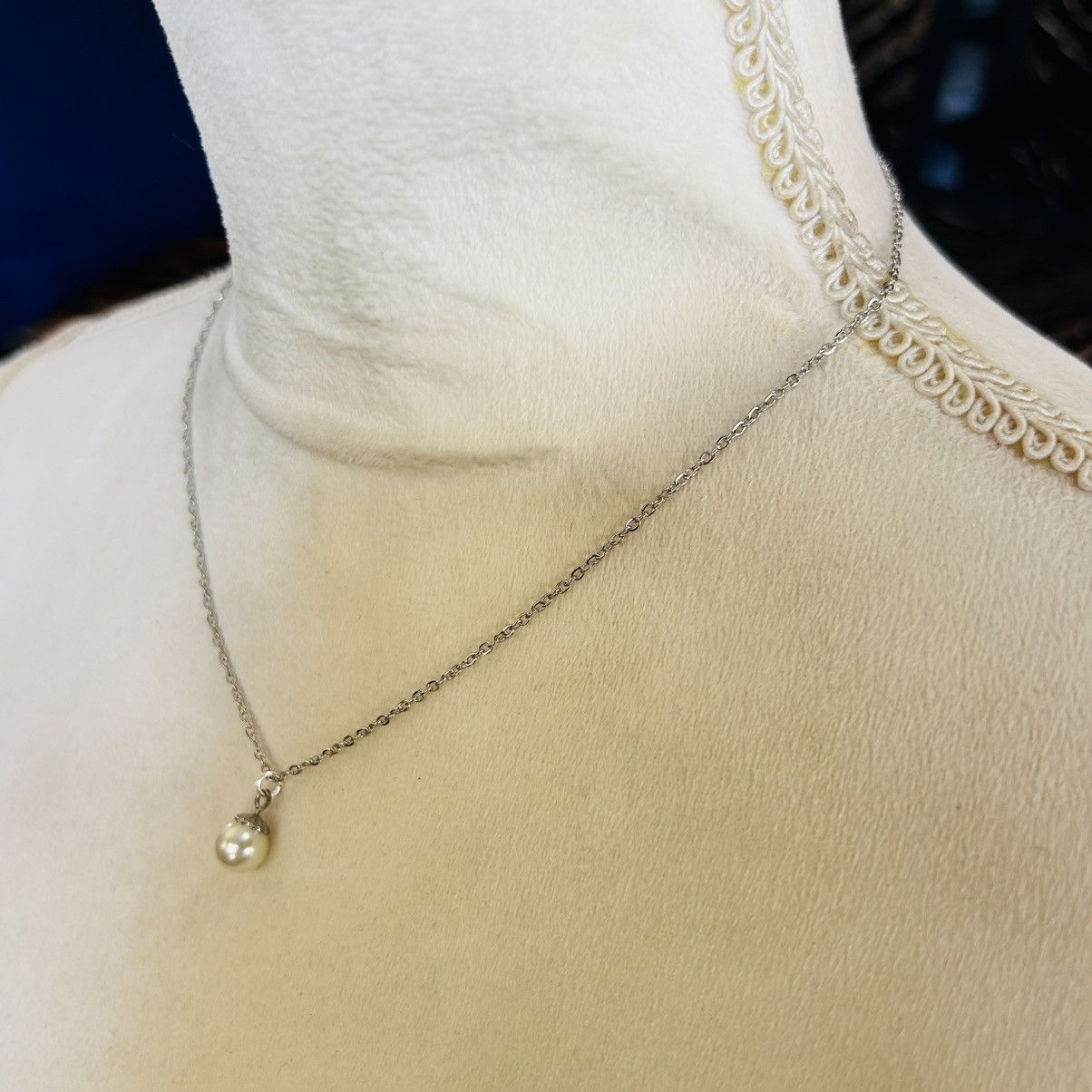 Handmade Handcrafted elegant bead capped vintage glass pearl necklace Size ONE SIZE - 3 Thumbnail