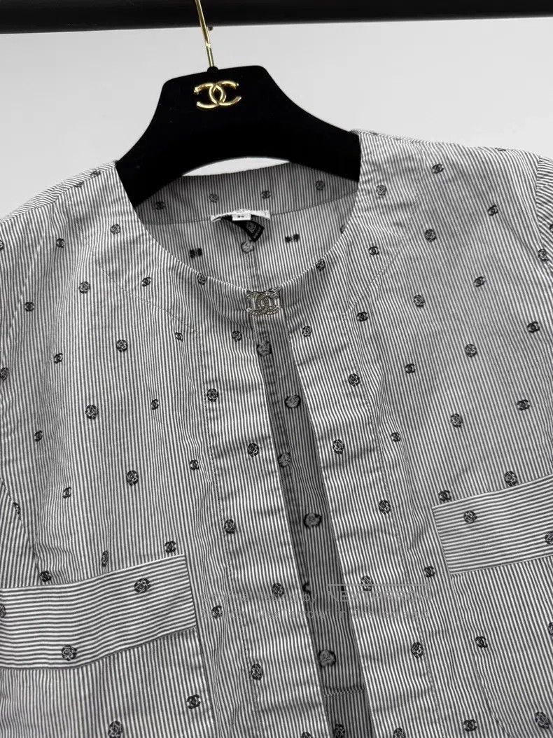 Chanel Chanel Black and white striped embroidered logo short-slee Size XS / US 0-2 / IT 36-38 - 2 Thumbnail