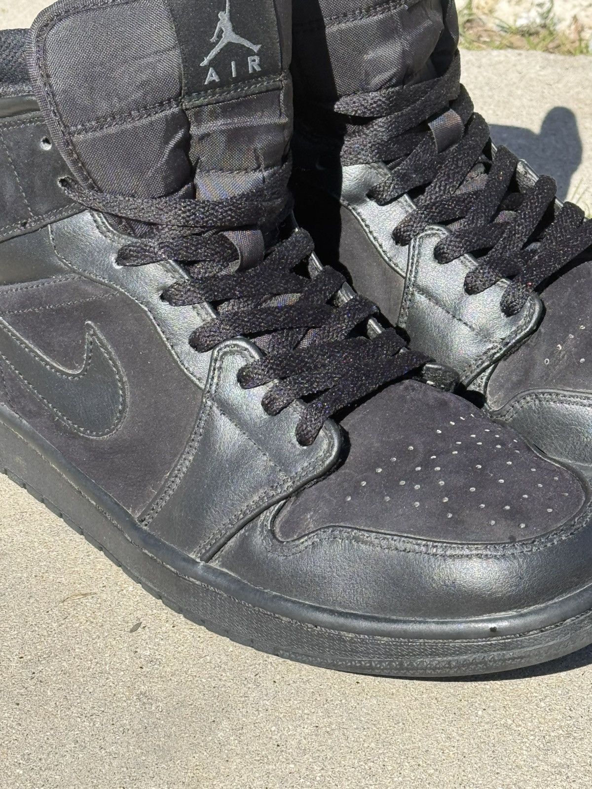 Jordan Brand × Nike Air Jordan 1 mid triple black Size US 10.5 / EU 43-44 - 2 Thumbnail