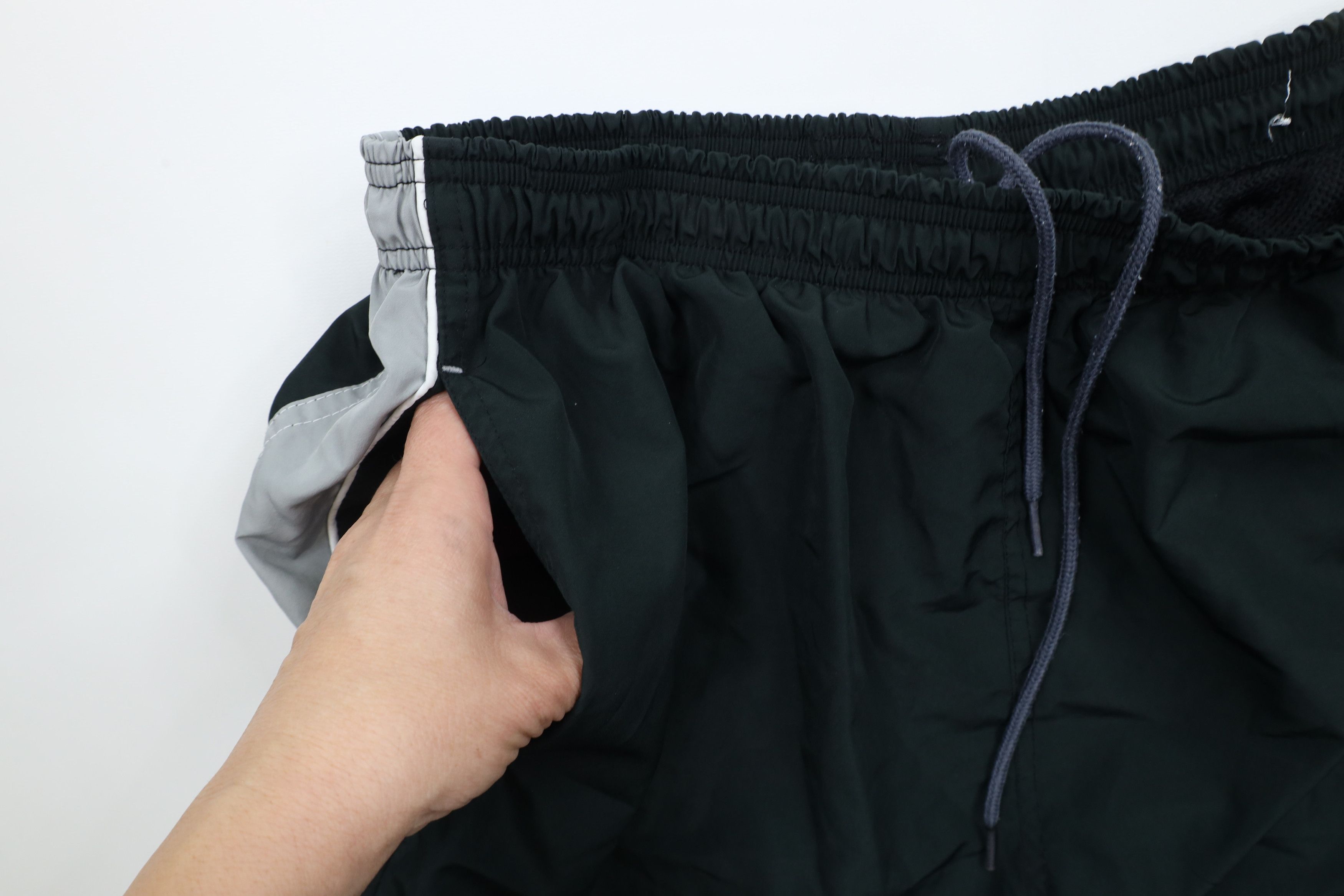 Reebok × Vintage Vintage 90s Reebok Spell Out Lined Above Knee Shorts Black Size US 36 / EU 52 - 8 Thumbnail