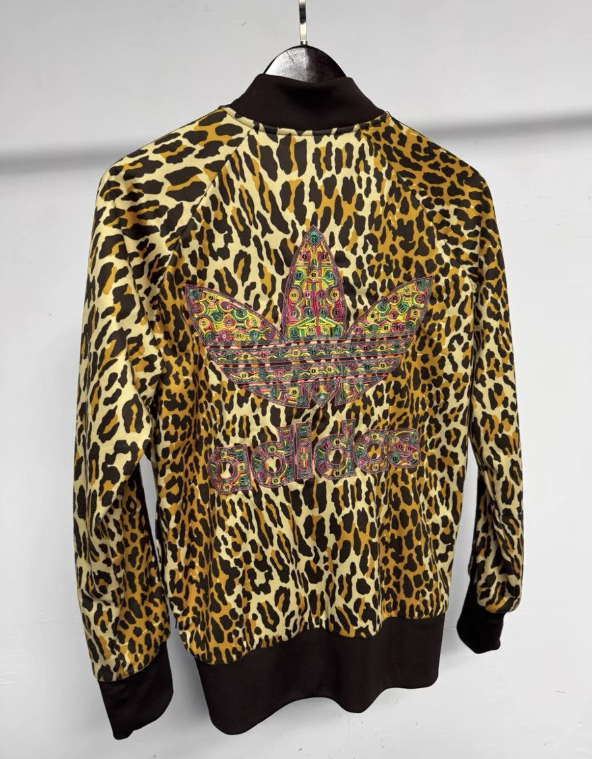 Adidas Adidas x Jeremy Scott Leopard Print Trefoil Jacket K37 Size M / US 6-8 / IT 42-44 - 1 Thumbnail