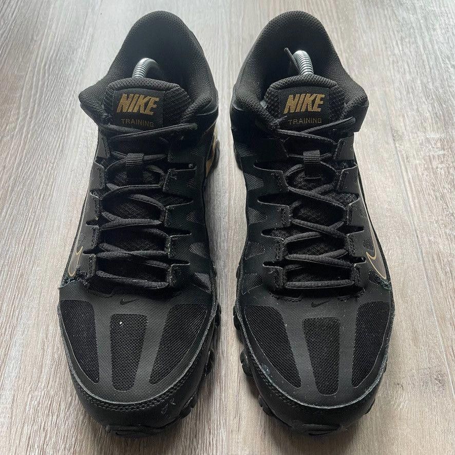 Nike NIKE • Reax 8 TR Mesh "Black Metallic Gold" (10M) Size US 10 / EU 43 - 5 Thumbnail