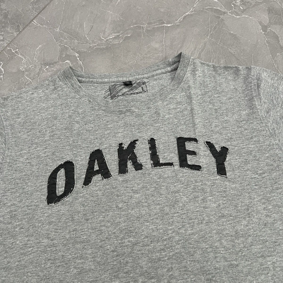 Oakley Oakley T Shirt Vintage Thrashed Logo Size US L / EU 52-54 / 3 - 2 Thumbnail