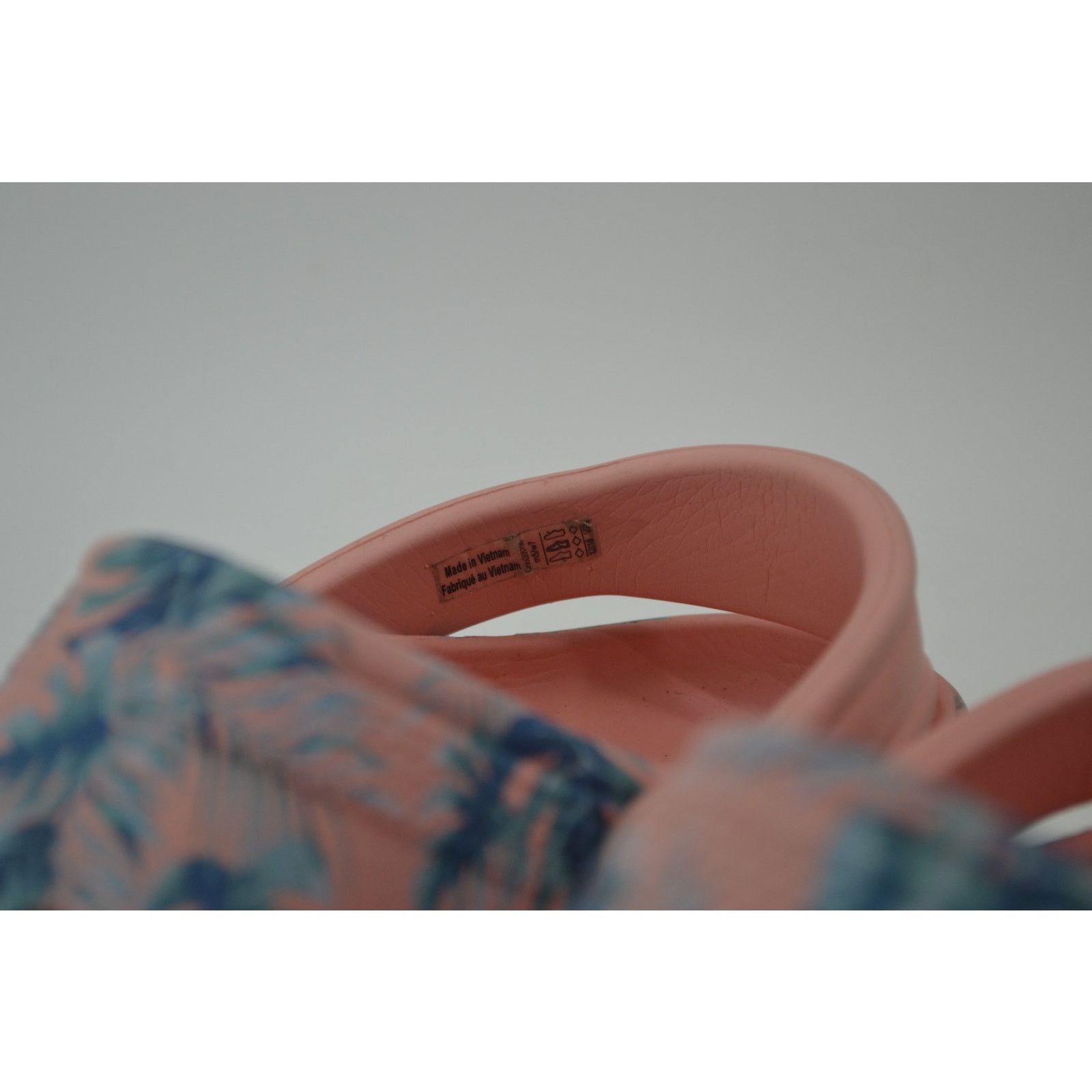 Crocs Crocs Coral Tropical Size 7W Classic Seasonal Graphic Clogs Size US 7 / IT 37 - 4 Thumbnail