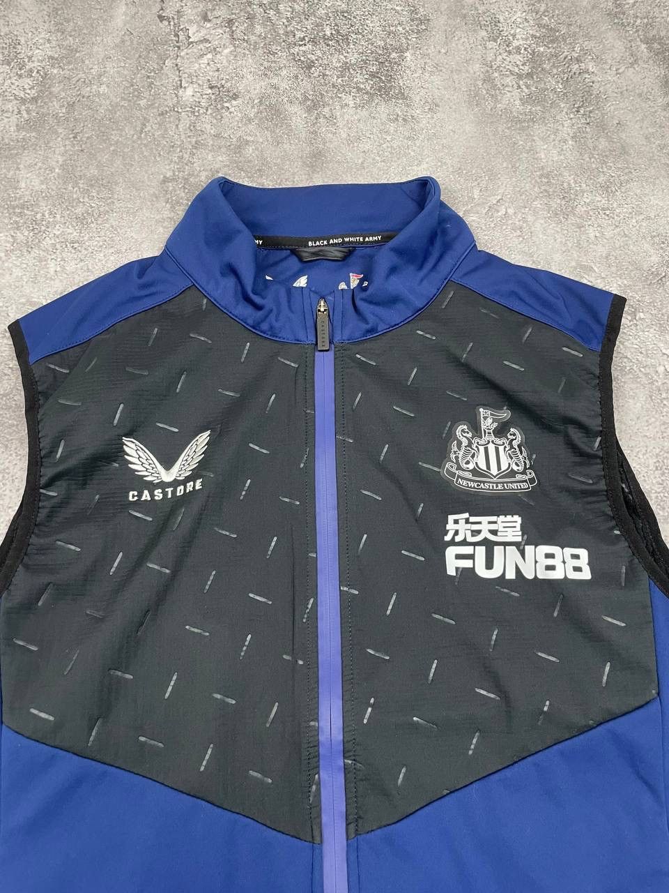 Castore Castore Newcastle United Men Sleeveless Training Vest Blue Size US L / EU 52-54 / 3 - 2 Thumbnail